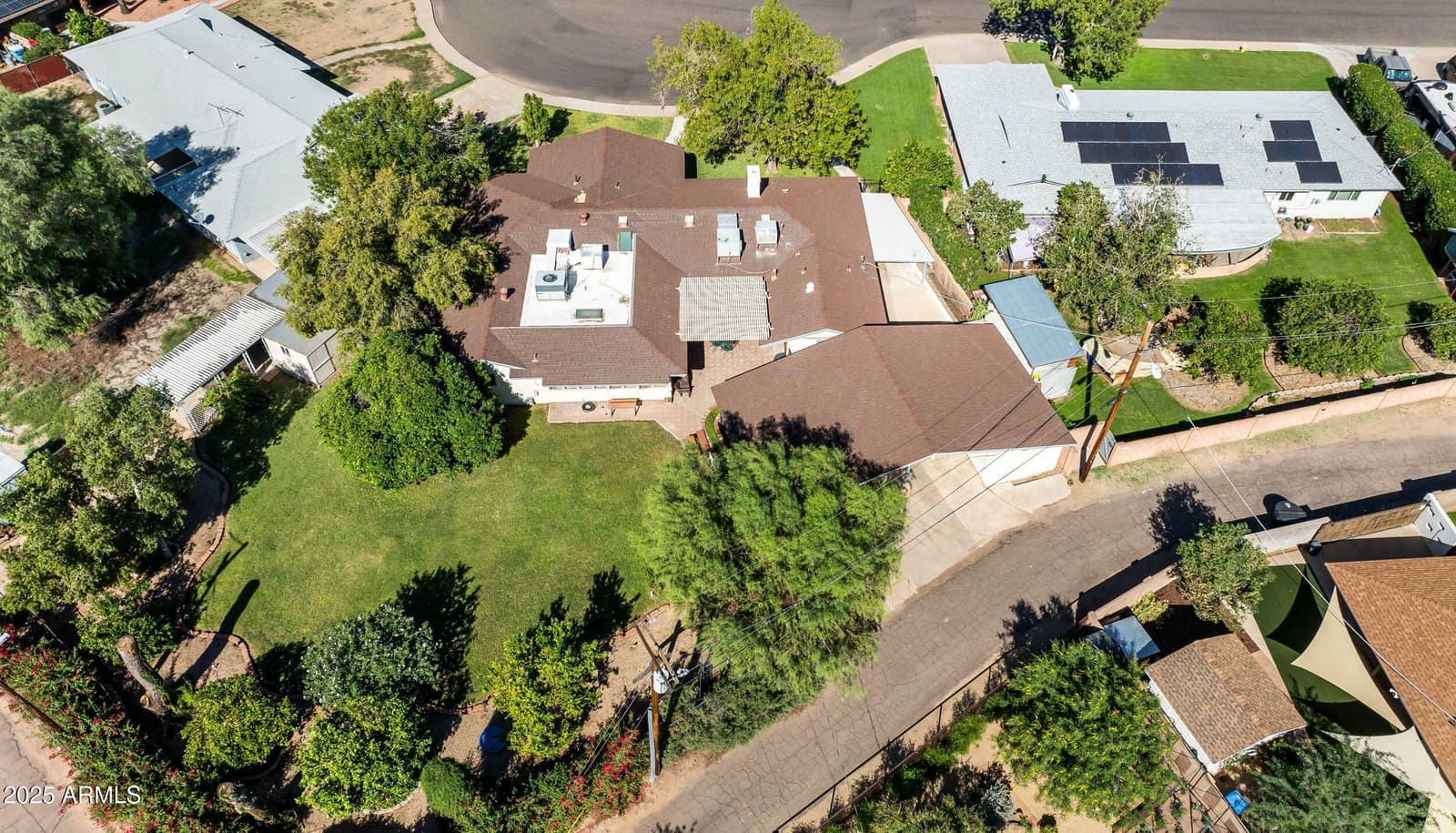 2047 W Cambridge Avenue, Phoenix, AZ 85009 — photo 3 of 54