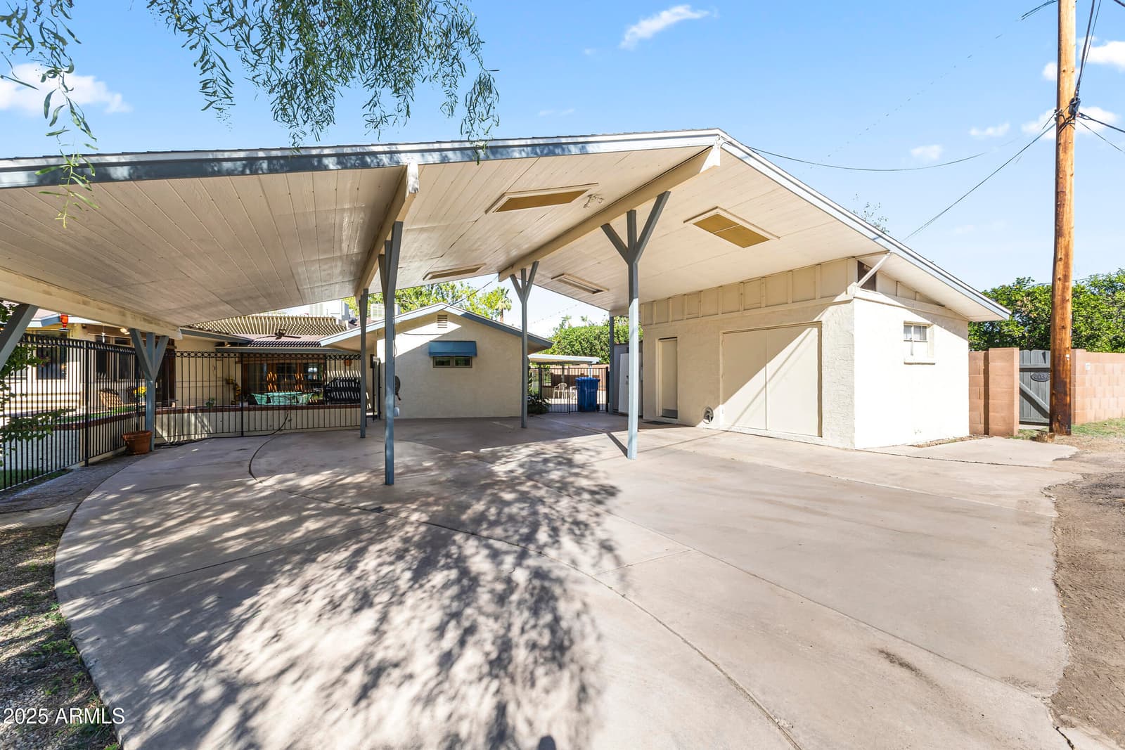 2047 W Cambridge Avenue, Phoenix, AZ 85009 — photo 43 of 54