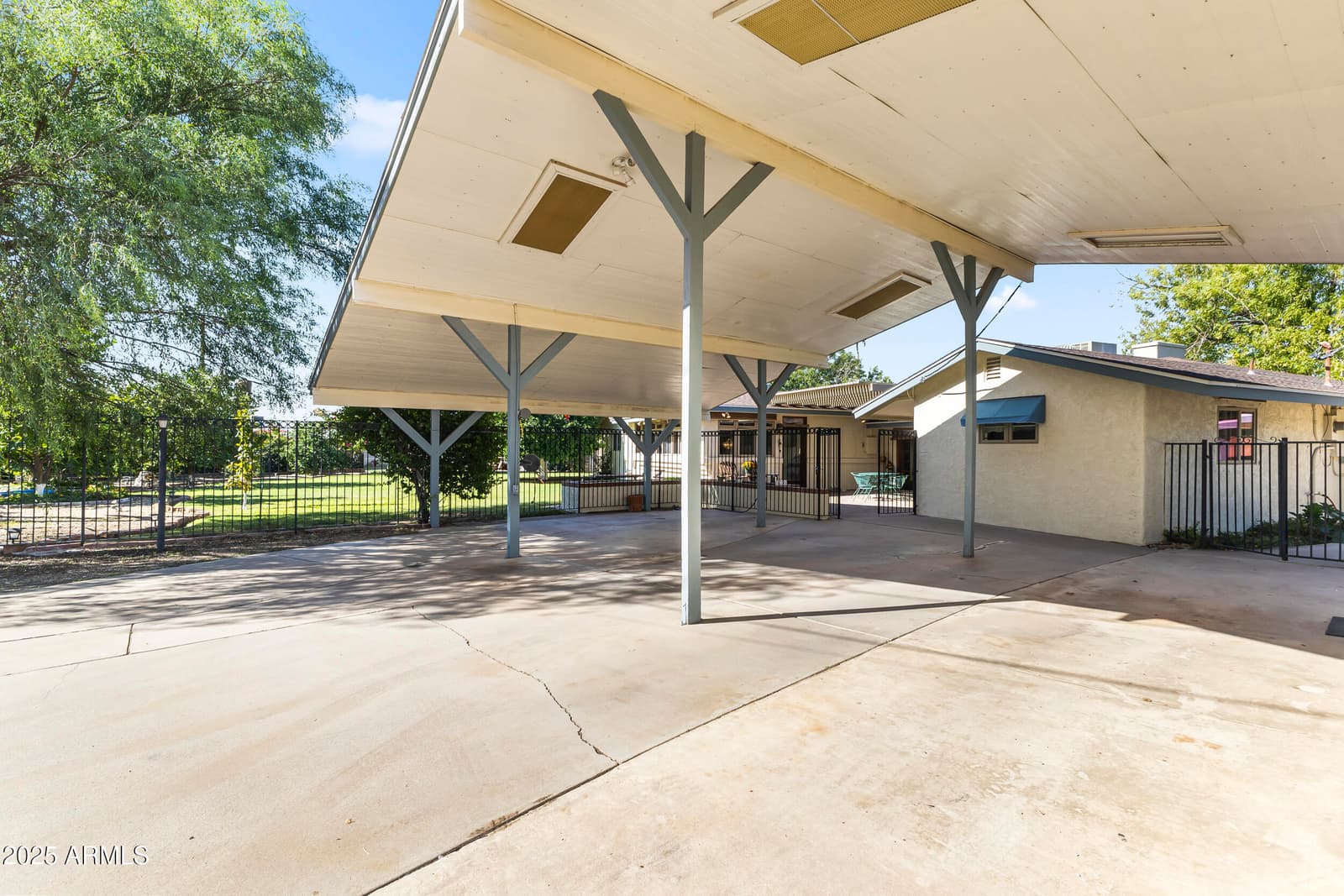 2047 W Cambridge Avenue, Phoenix, AZ 85009 — photo 44 of 54