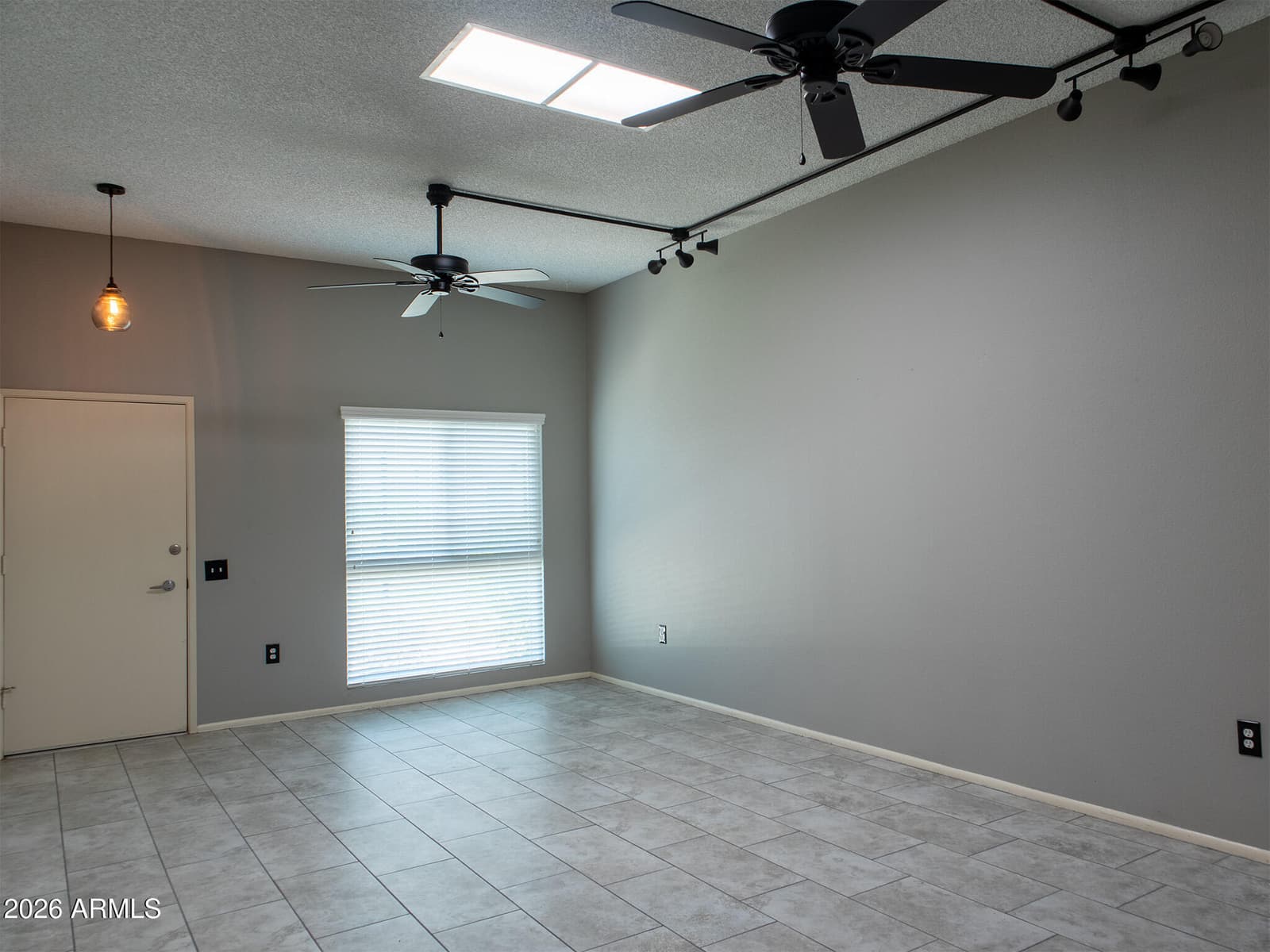 10020 W Royal Oak Road E, Sun City, AZ 85351 — photo 3 of 20