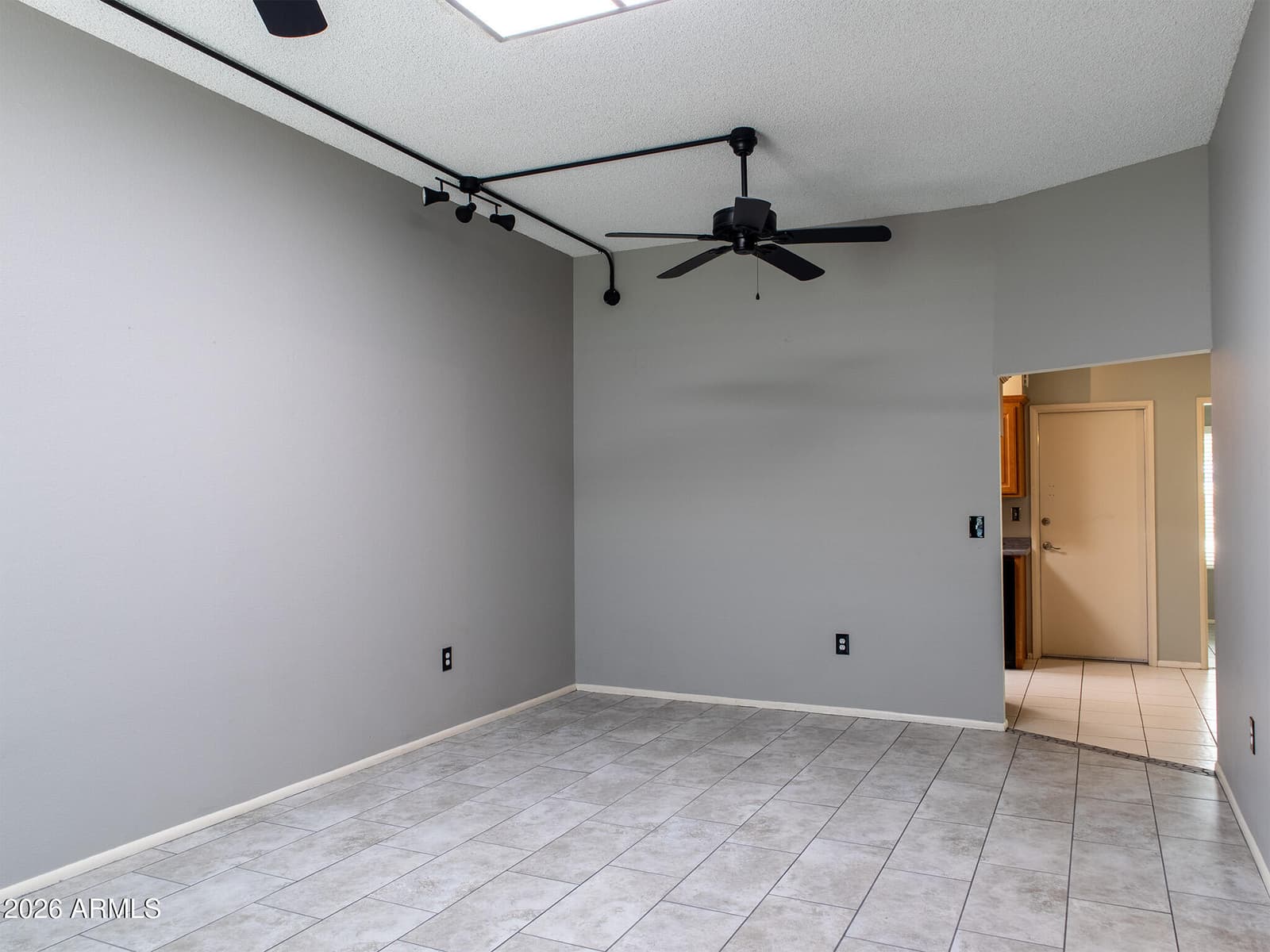 10020 W Royal Oak Road E, Sun City, AZ 85351 — photo 4 of 20