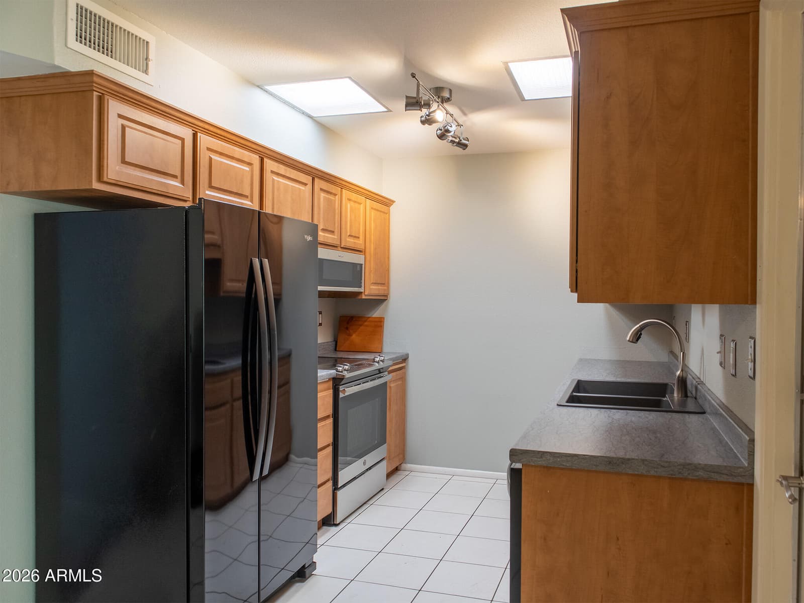 10020 W Royal Oak Road E, Sun City, AZ 85351 — photo 5 of 20