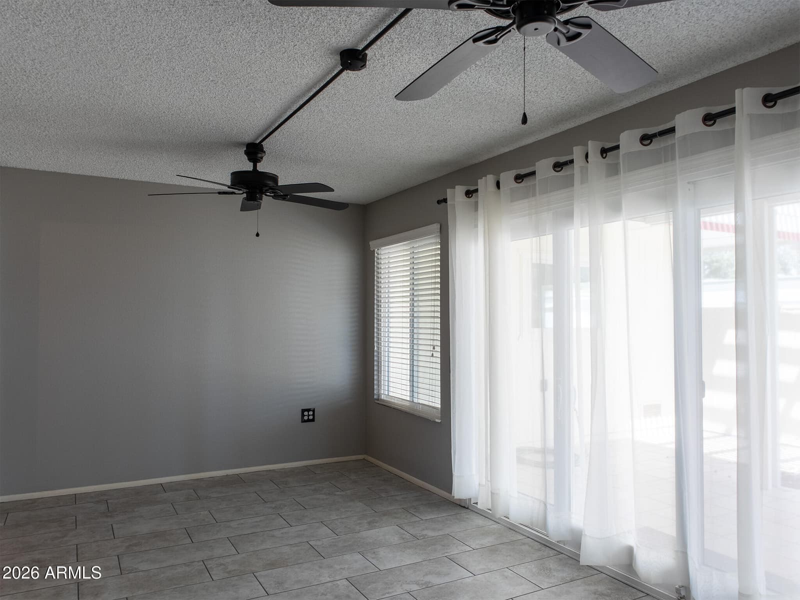 10020 W Royal Oak Road E, Sun City, AZ 85351 — photo 8 of 20