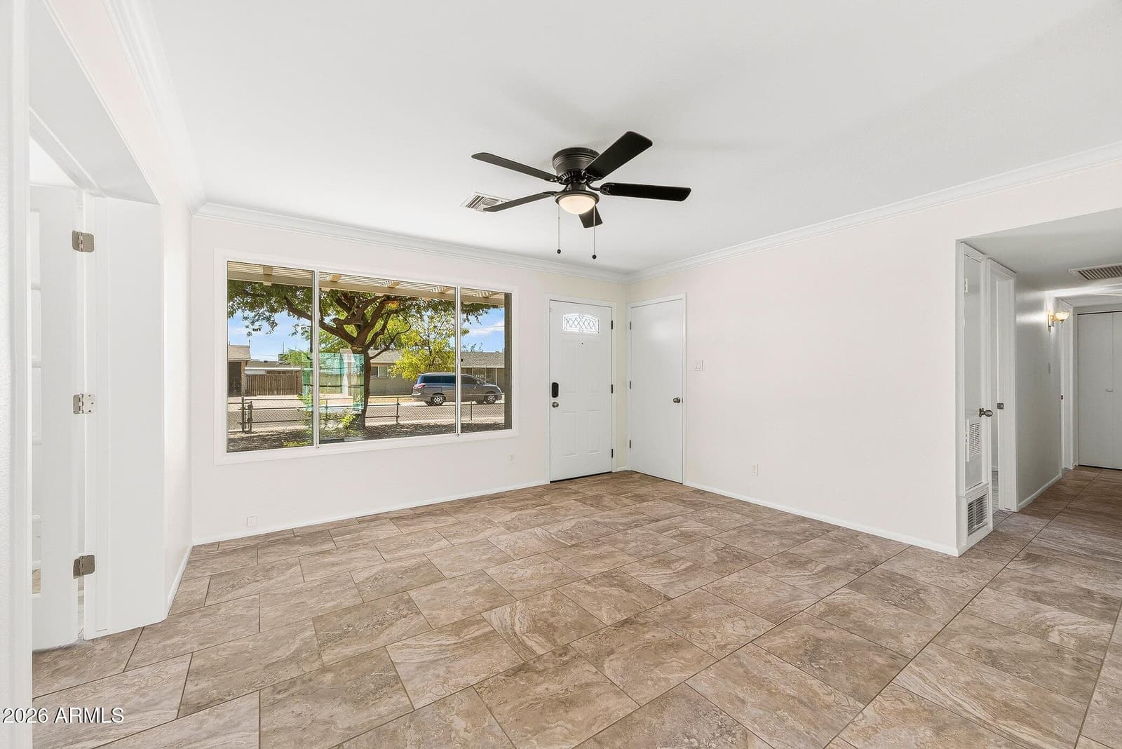 2240 W Paradise Drive, Phoenix, AZ 85029 — photo 5 of 41
