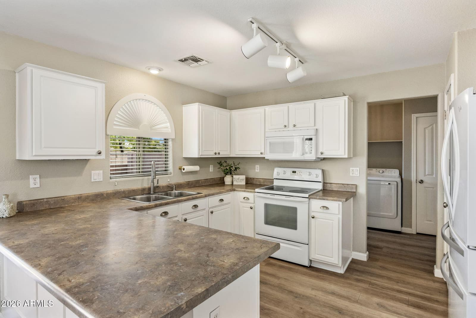 16036 N 11th Avenue 1064, Phoenix, AZ 85023 — photo 9 of 30