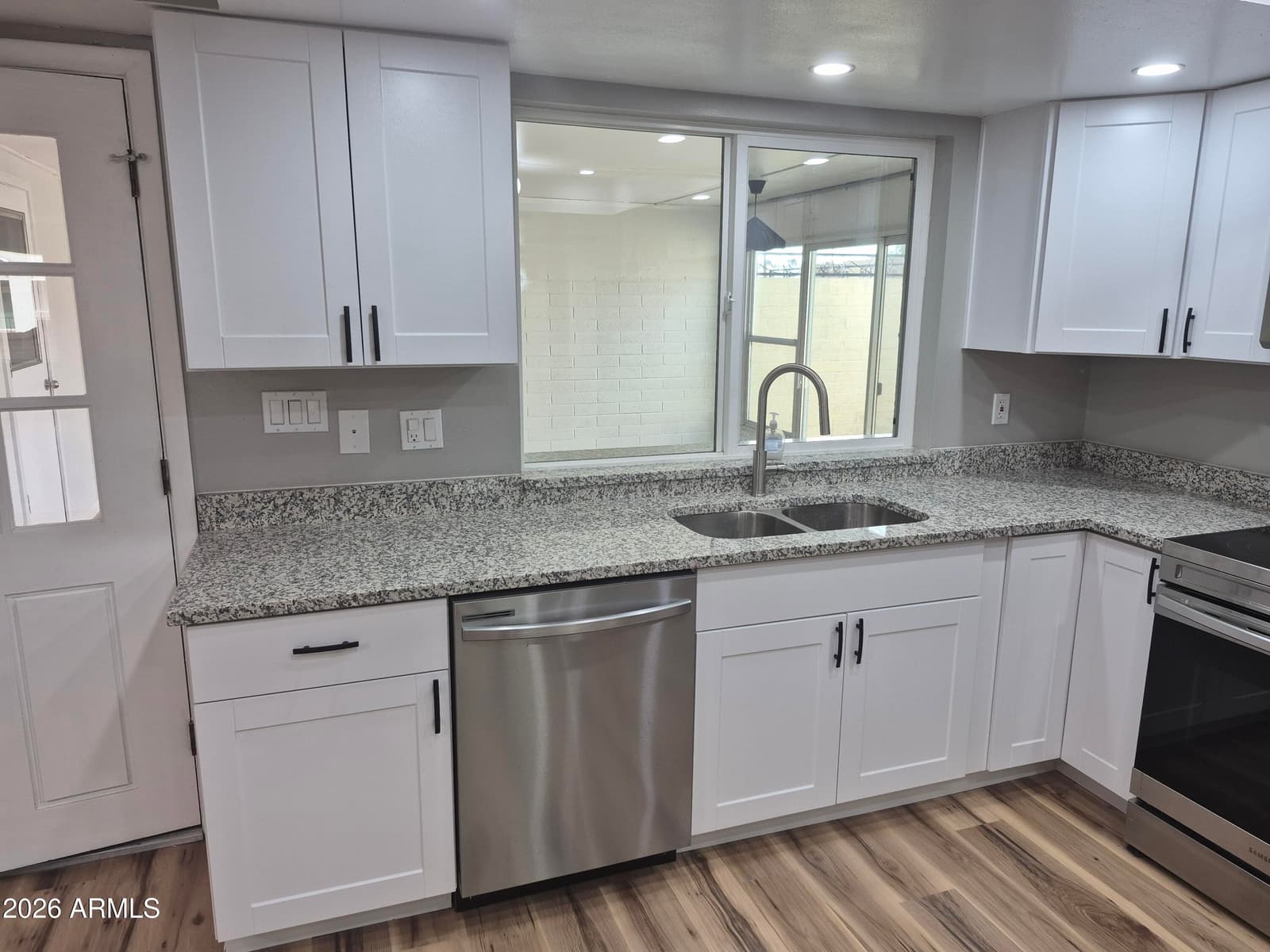 560 N Hobson Plaza, Mesa, AZ 85203 — photo 11 of 43