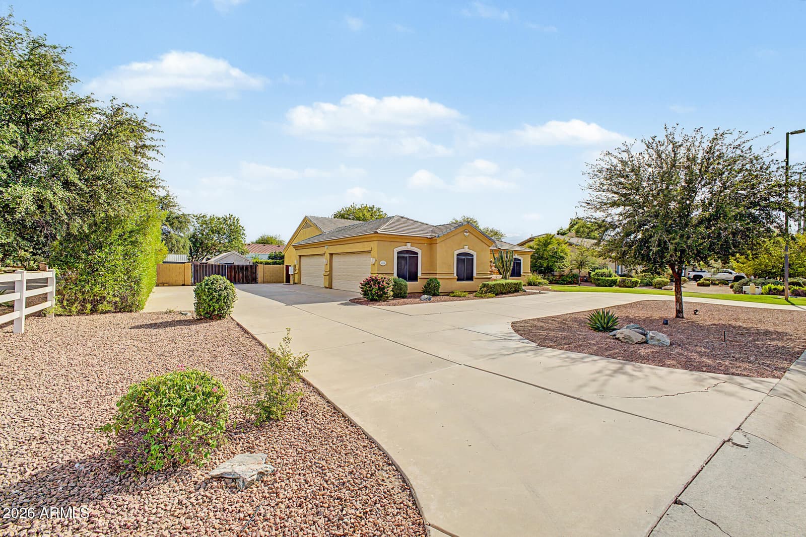 2089 E Park Avenue, Gilbert, AZ 85234 — photo 2 of 60