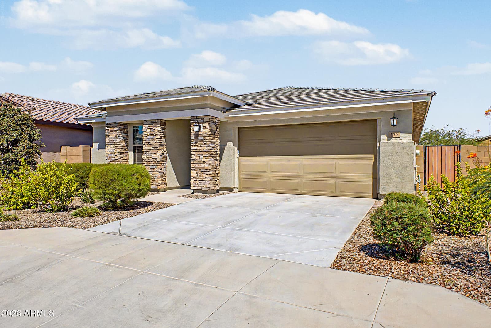 537 S Pheasant Drive, Gilbert, AZ 85296 — photo 4 of 39