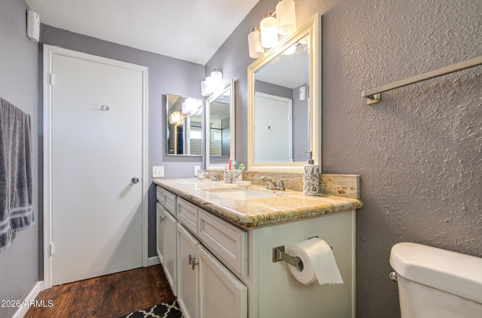 3642 N 72nd Drive, Phoenix, AZ 85033 — photo 8 of 42