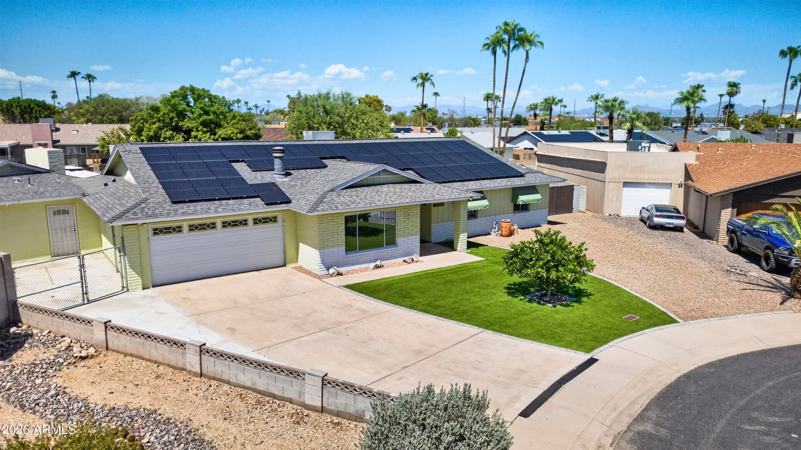 10250 N 26th Place, Phoenix, AZ 85028 — photo 3 of 55