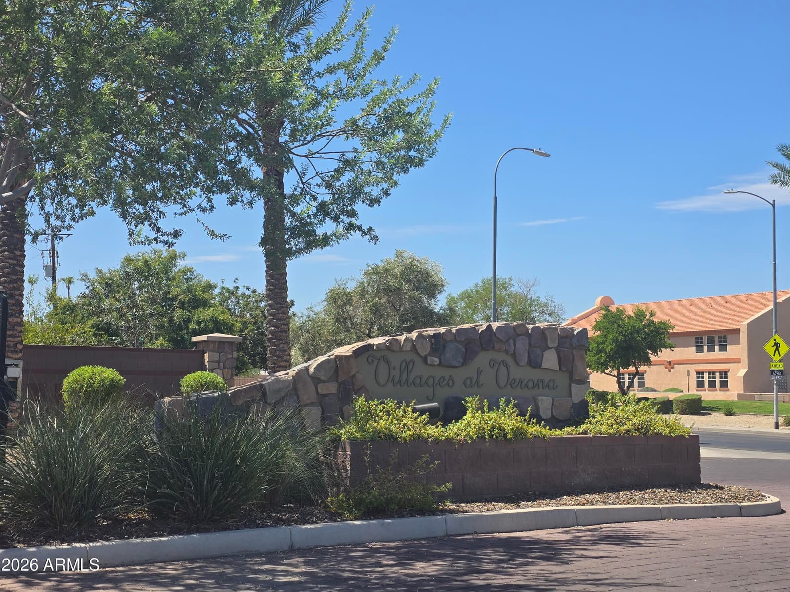 820 E Constance Way, Phoenix, AZ 85042 — photo 8 of 58