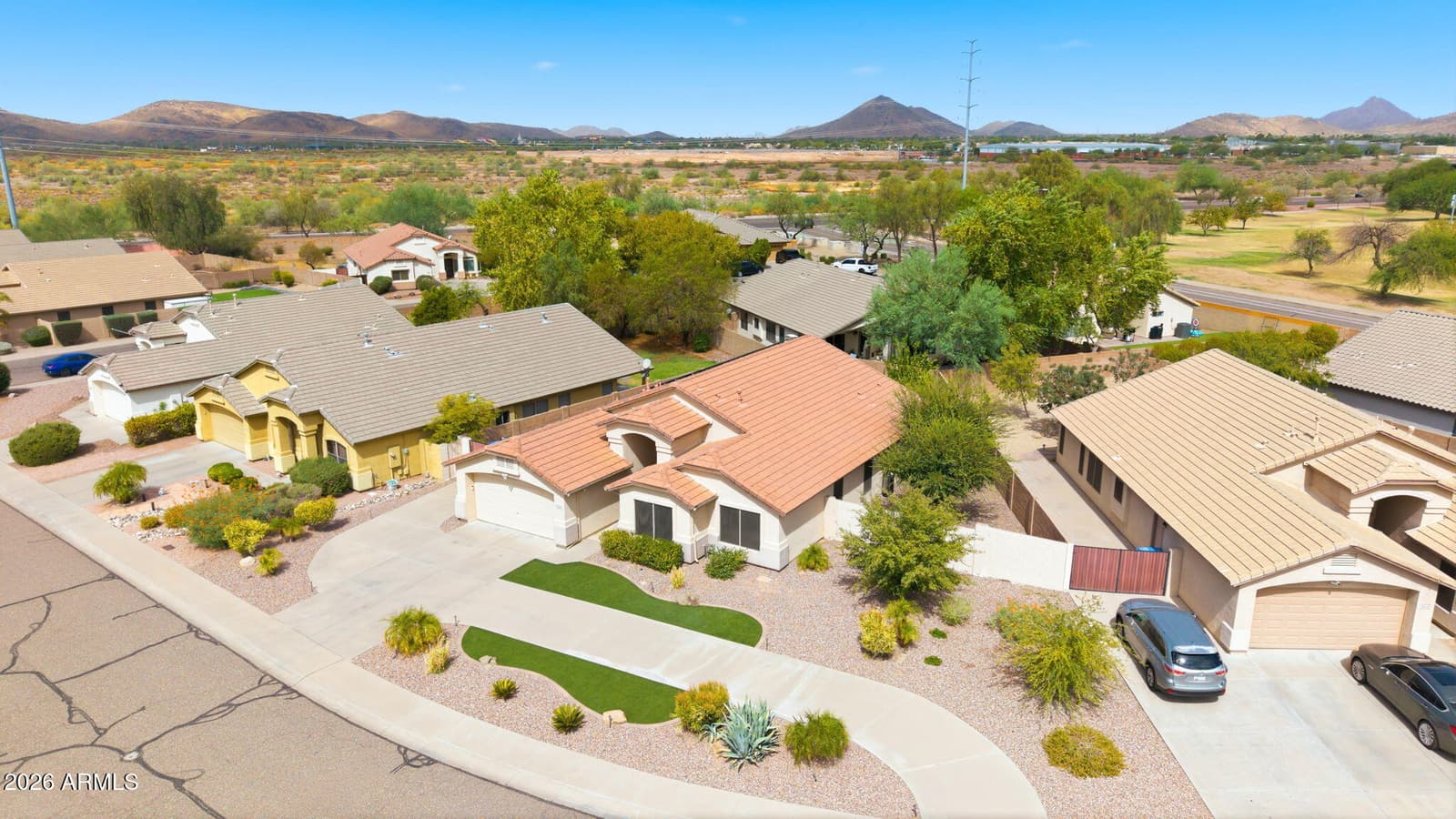 3416 W Patrick Lane, Phoenix, AZ 85027 — photo 6 of 61