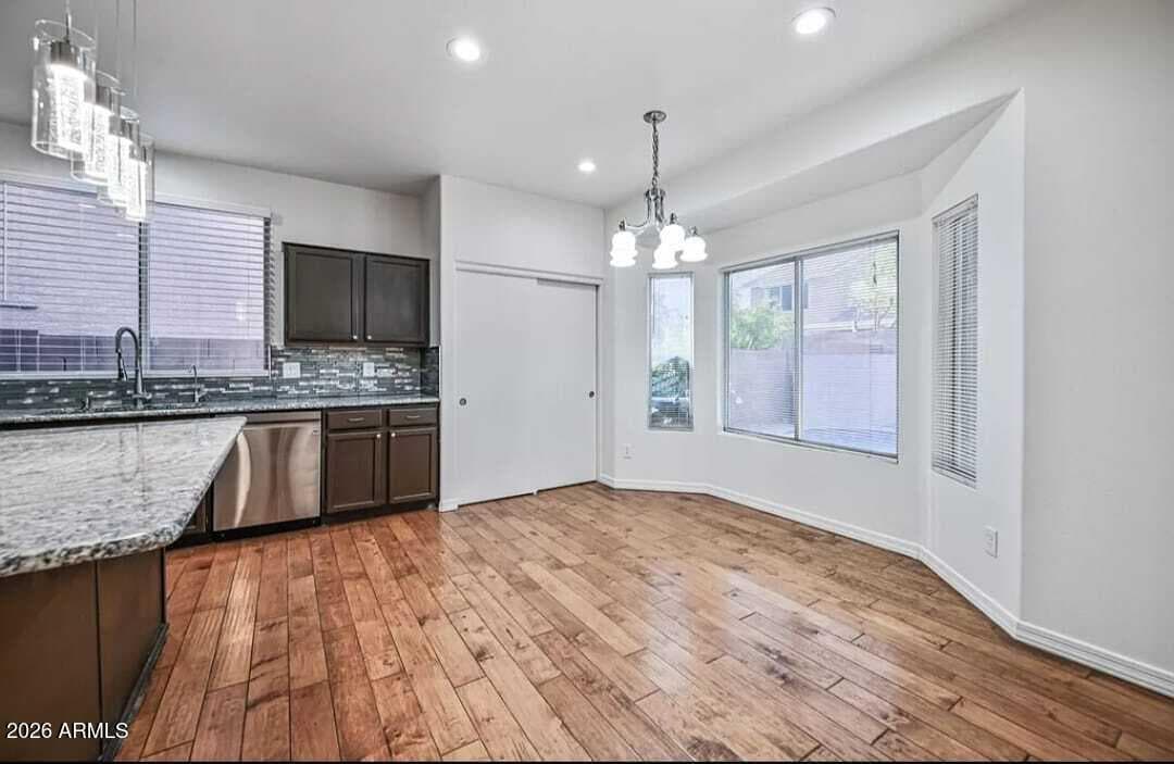 3222 E Wickieup Lane, Phoenix, AZ 85050 — photo 9 of 32