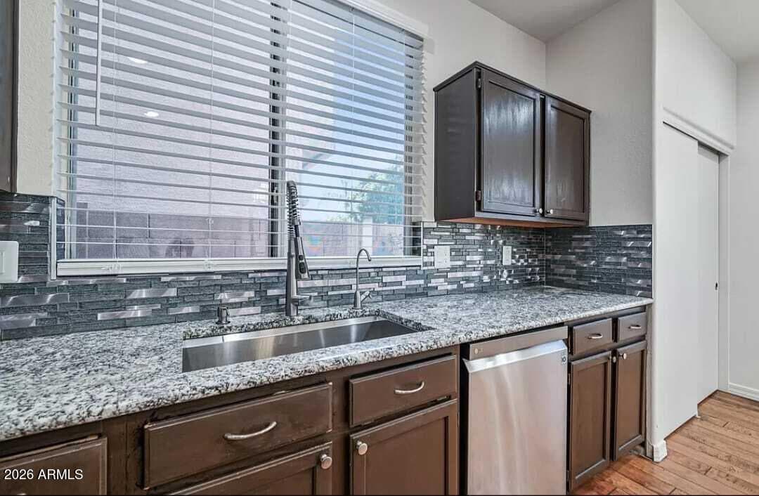 3222 E Wickieup Lane, Phoenix, AZ 85050 — photo 10 of 32