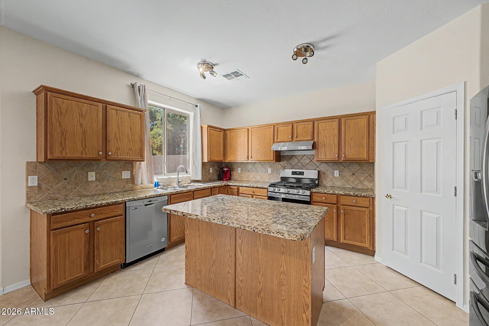 17243 W Lundberg Street, Surprise, AZ 85388 — photo 11 of 32