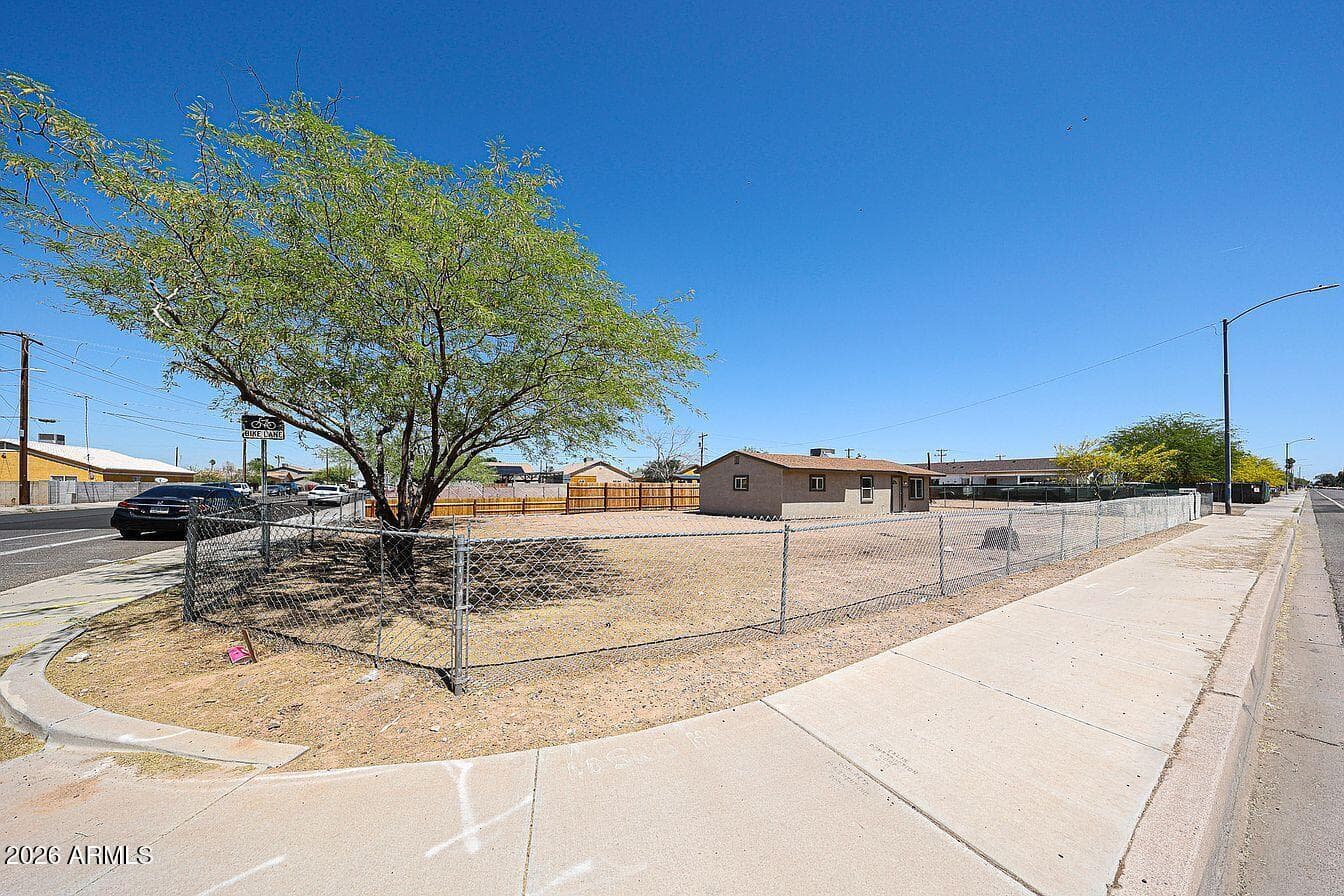 2810 E Roeser Road, Phoenix, AZ 85040 — photo 2 of 18