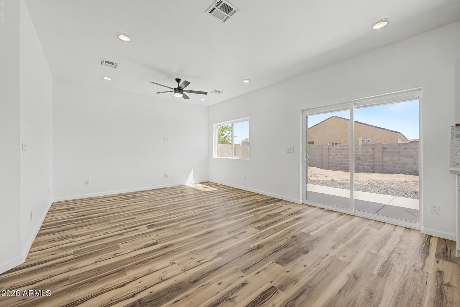 14733 S Diablo Road, Arizona City, AZ 85123 — photo 8 of 33