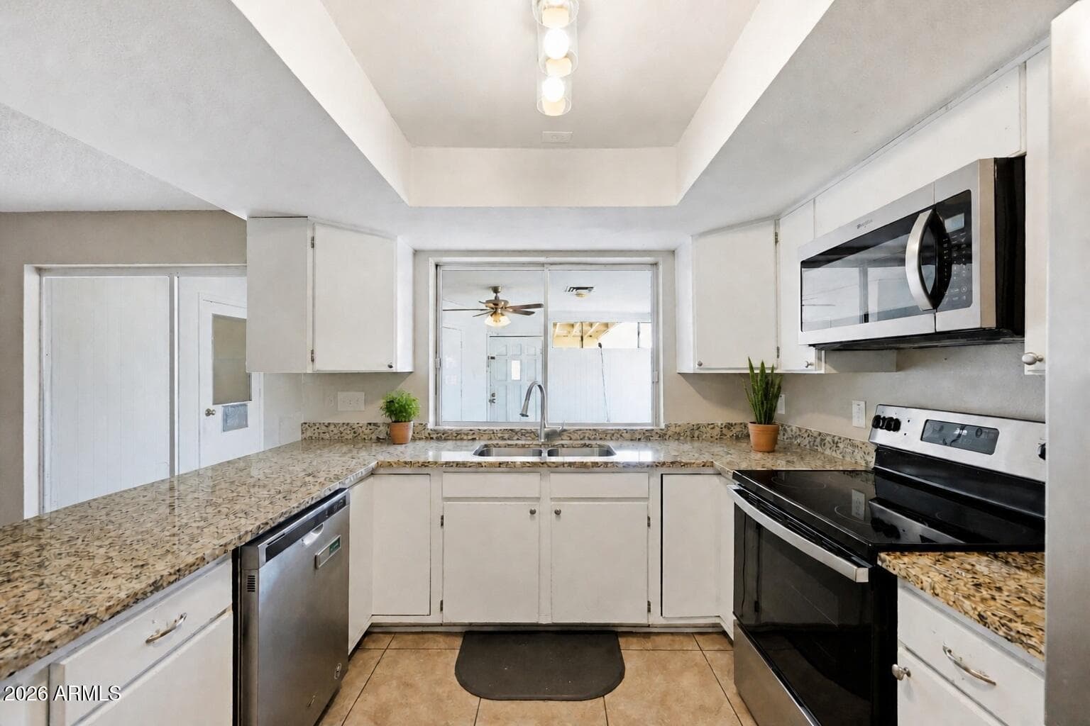 520 N Hobson Plaza, Mesa, AZ 85203 — photo 3 of 46
