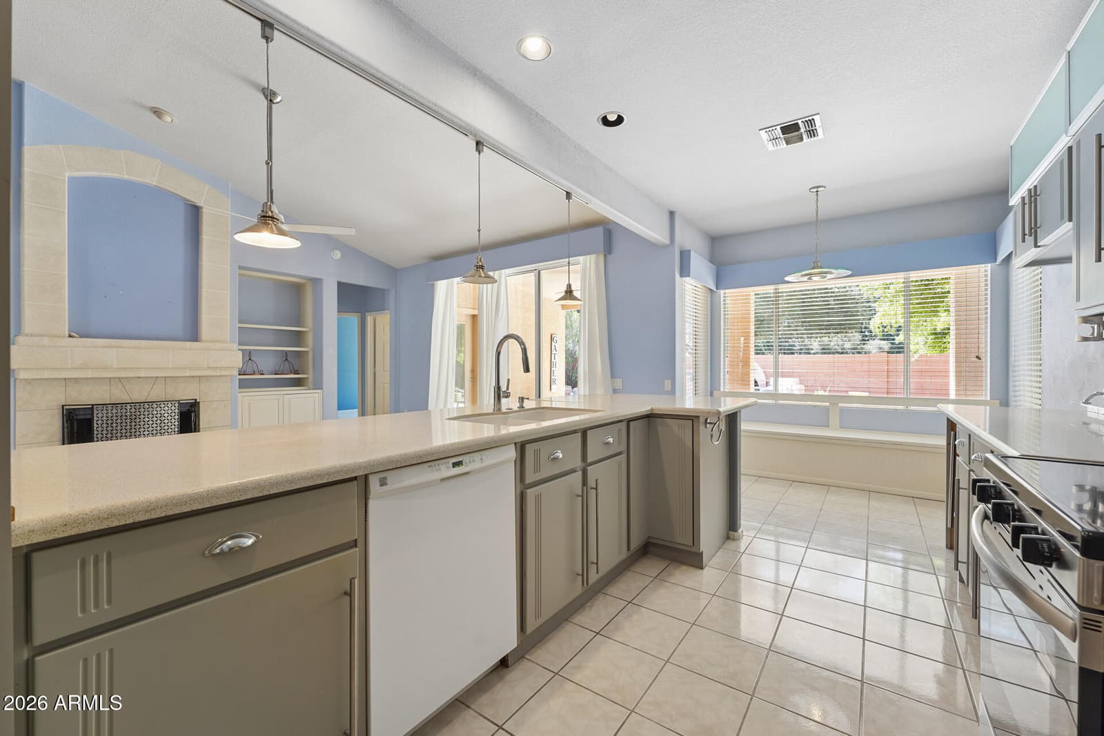 3301 E Behrend Drive, Phoenix, AZ 85050 — photo 8 of 22