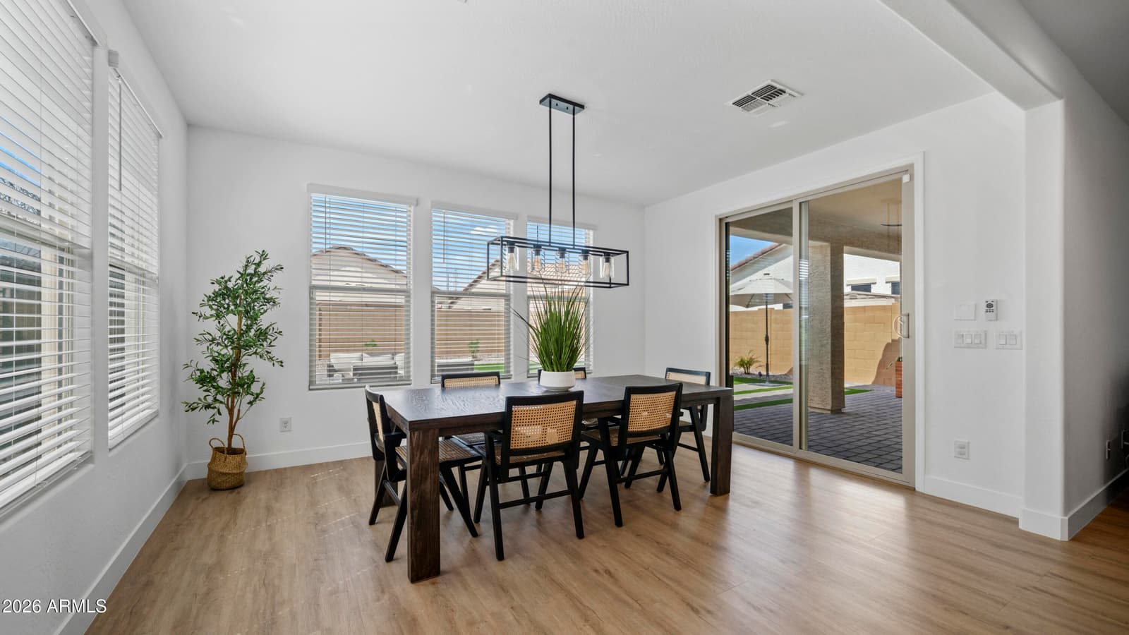 7516 W Odeum Lane, Phoenix, AZ 85043 — photo 10 of 56
