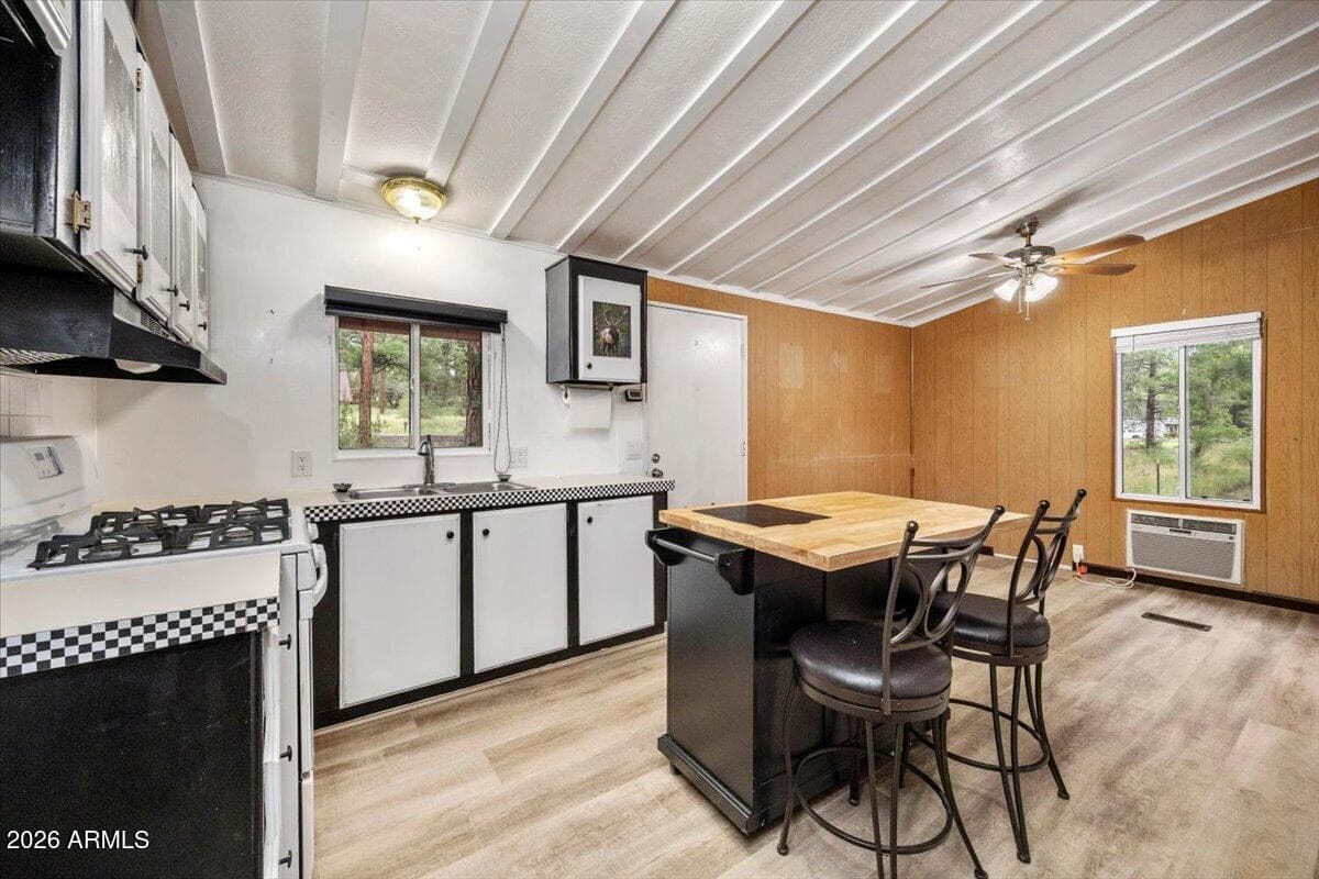 960 N 24th Drive, Show Low, AZ 85901 — photo 9 of 29