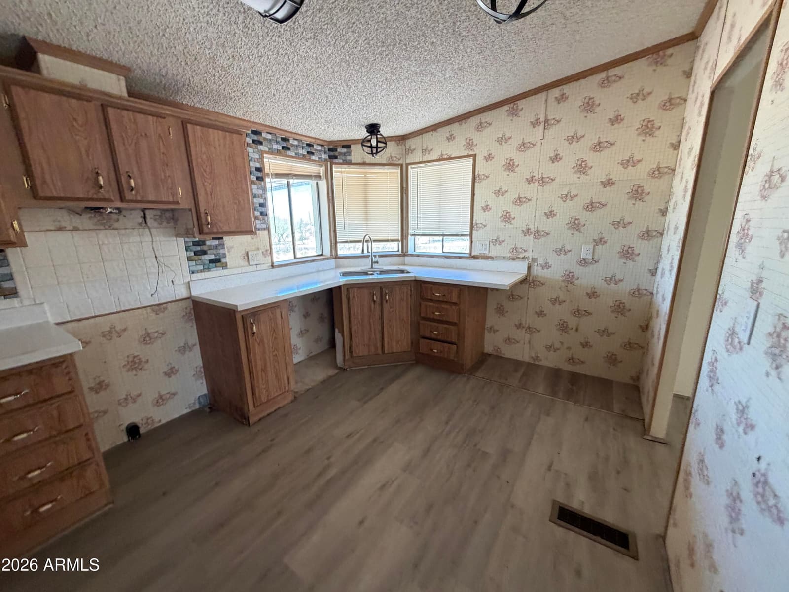 130 W Campbell Avenue, Florence, AZ 85132 — photo 5 of 18