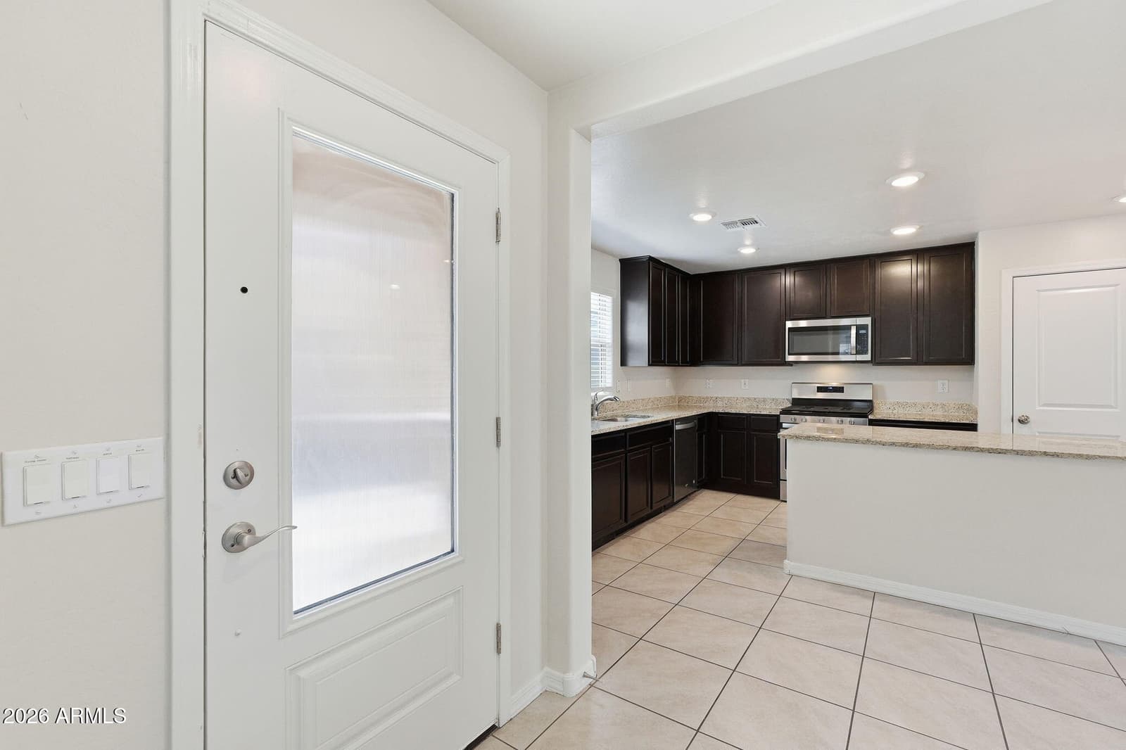 3923 S 82nd Drive, Phoenix, AZ 85043 — photo 4 of 38