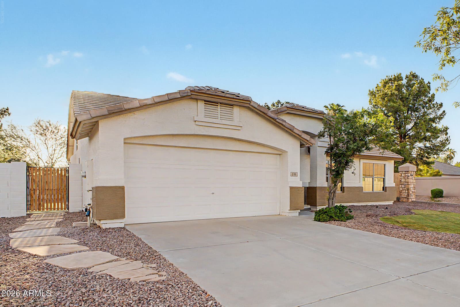 576 S Moorea Drive, Gilbert, AZ 85296 — photo 8 of 40