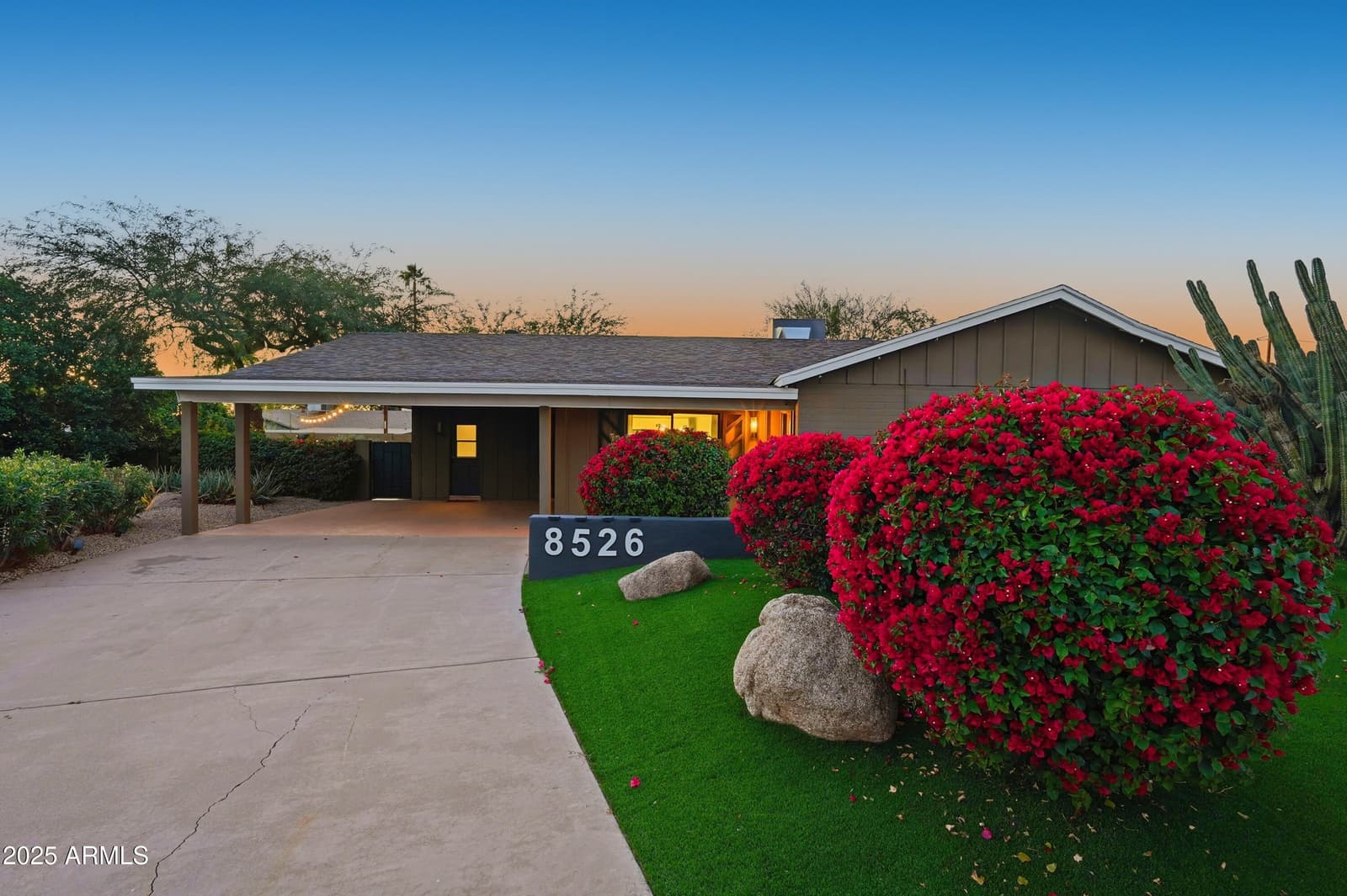 8526 E Whitton Avenue, Scottsdale, AZ 85251 — photo 6 of 69