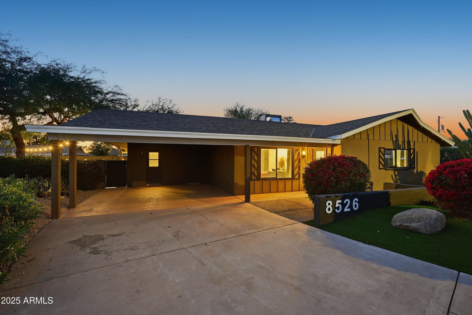 8526 E Whitton Avenue, Scottsdale, AZ 85251 — photo 9 of 69