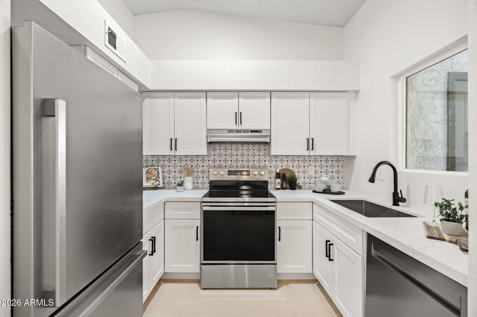 6230 N 33rd Avenue 105, Phoenix, AZ 85017 — photo 13 of 35