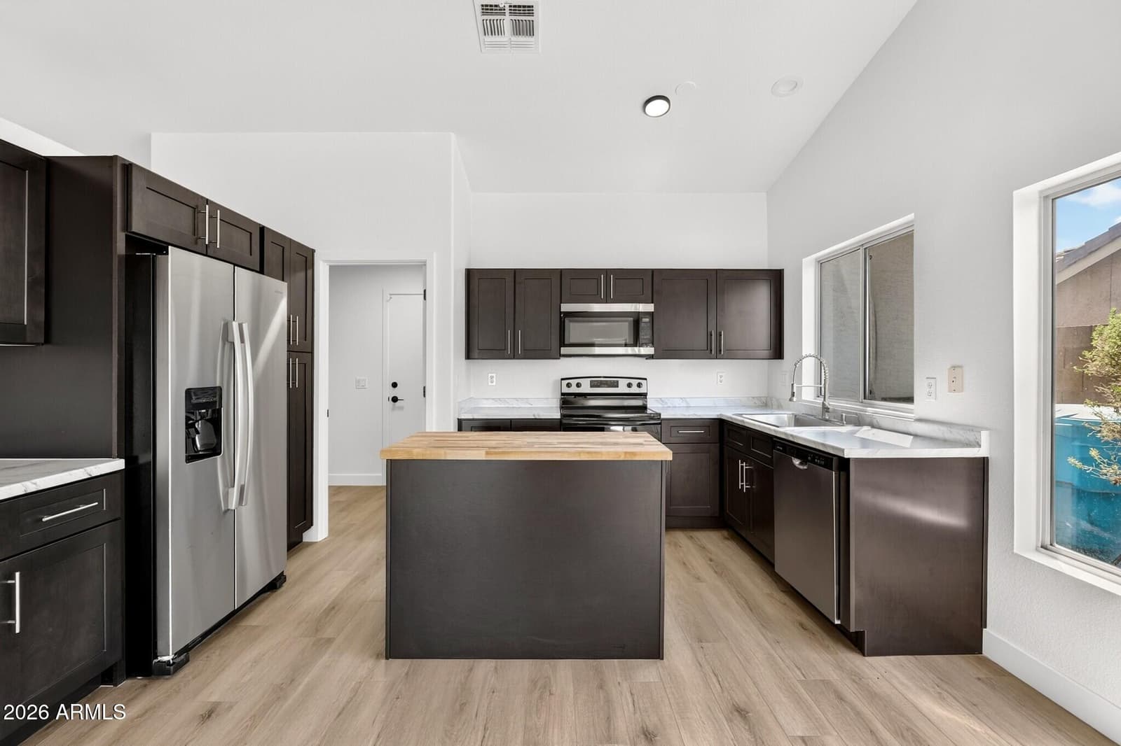 19840 N 33rd Place, Phoenix, AZ 85050 — photo 4 of 40