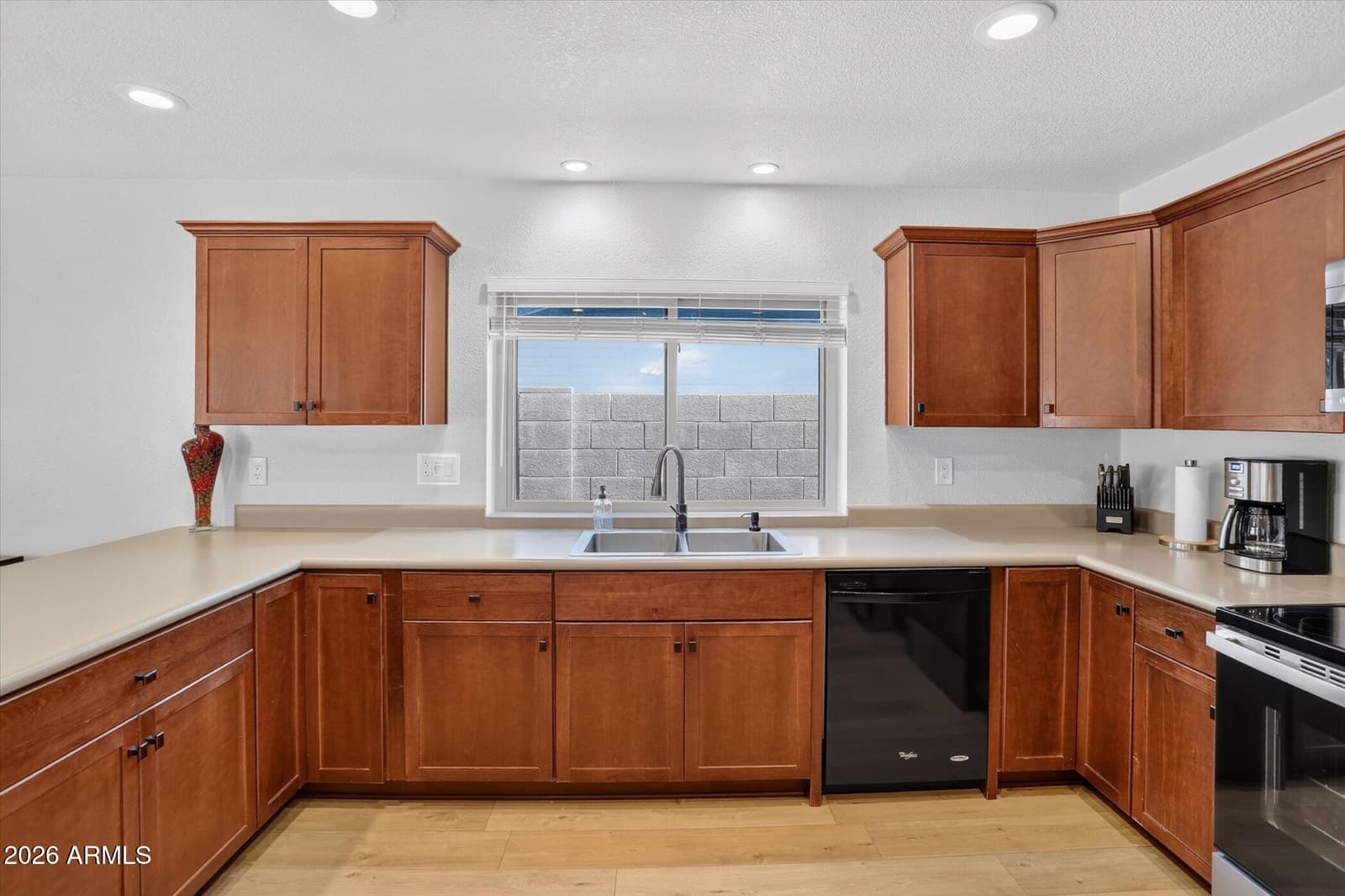 10614 N 65th Avenue, Glendale, AZ 85304 — photo 5 of 22