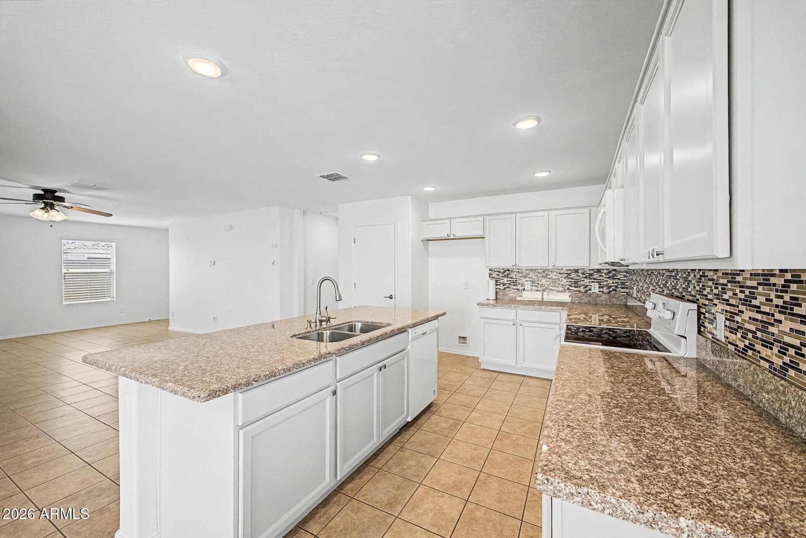 726 W Jardin Drive, Casa Grande, AZ 85122 — photo 10 of 32