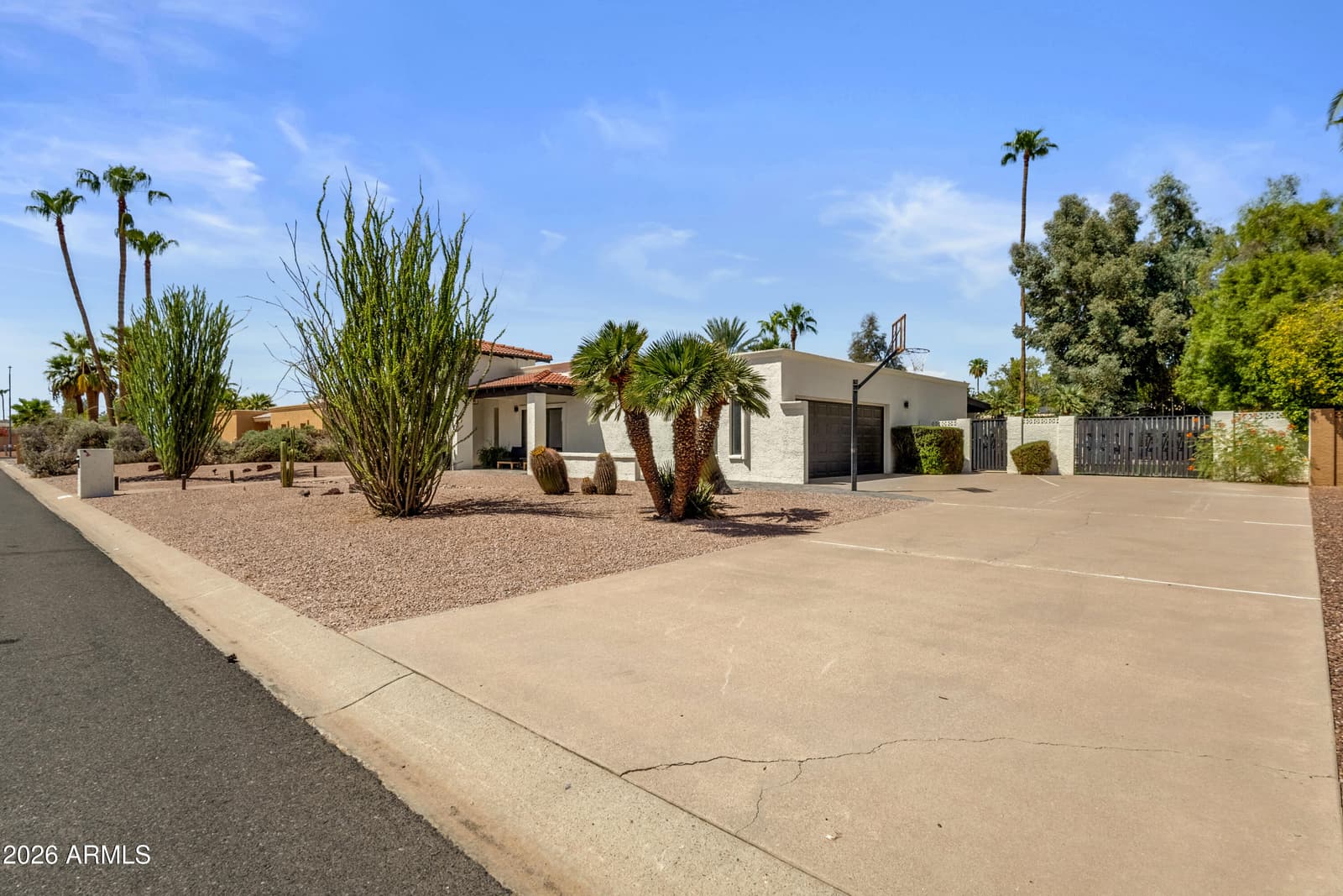 5712 E Windrose Drive, Scottsdale, AZ 85254 — photo 8 of 51