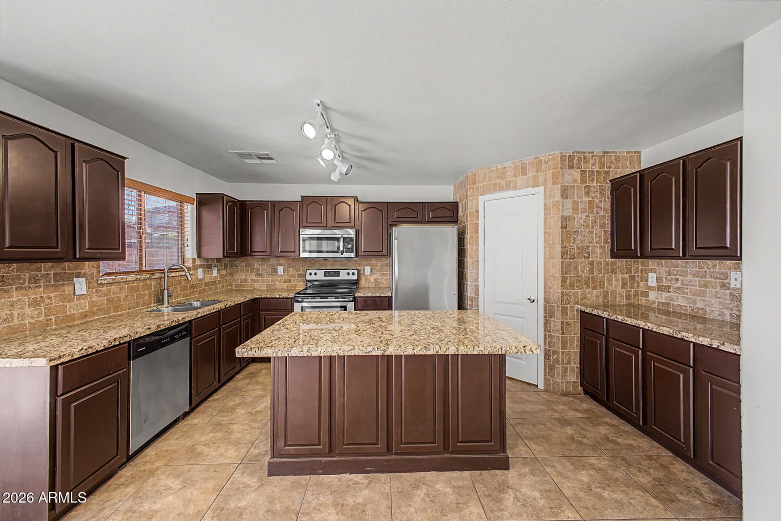 45311 W Woody Road, Maricopa, AZ 85139 — photo 11 of 34