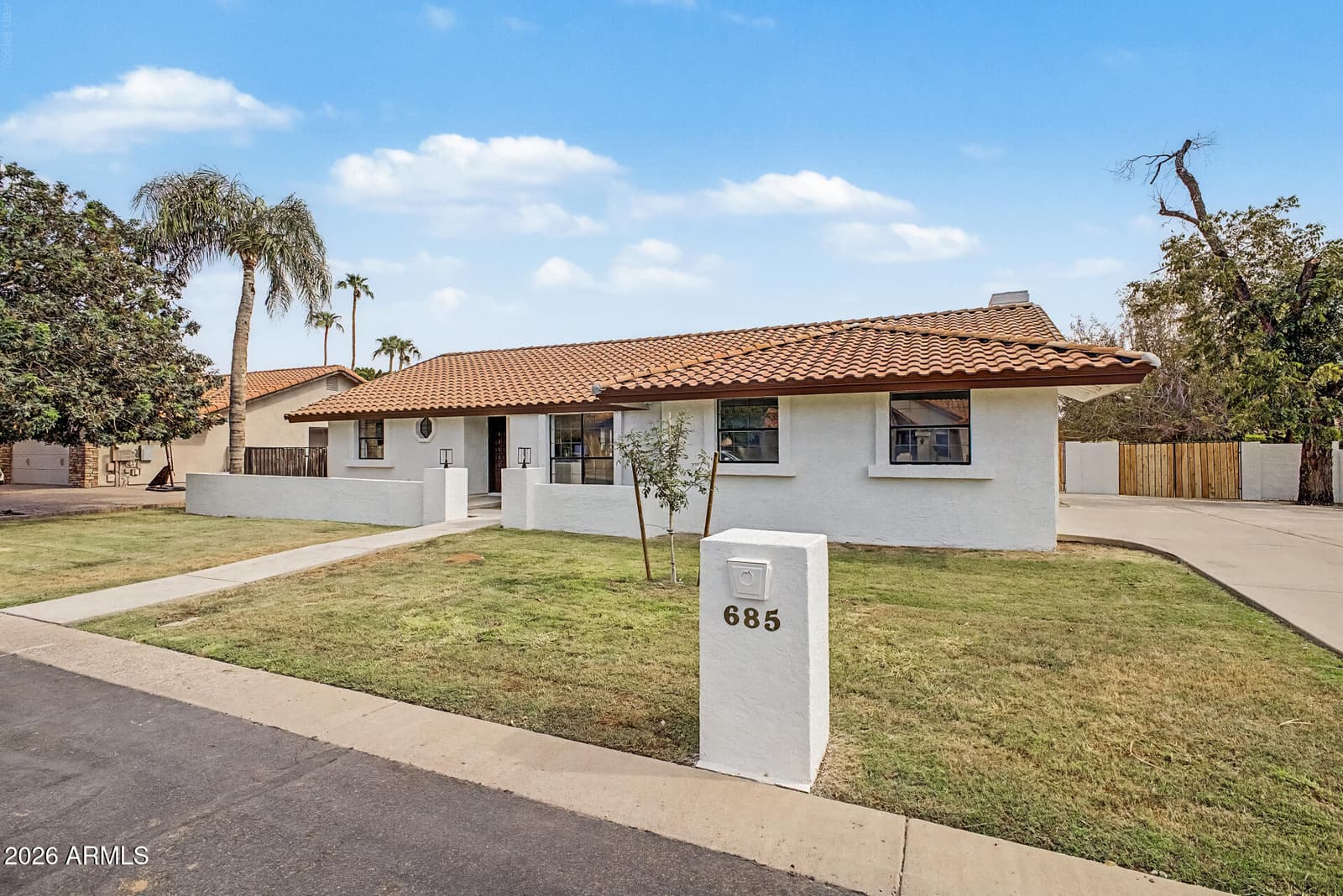 685 E Linda Lane, Gilbert, AZ 85234 — photo 1 of 31