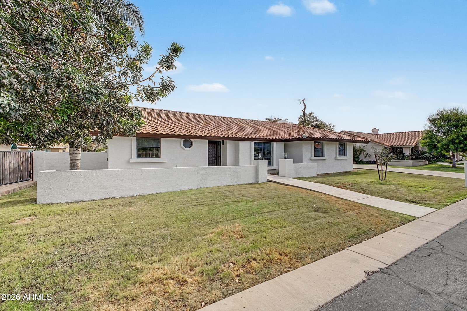 685 E Linda Lane, Gilbert, AZ 85234 — photo 2 of 31