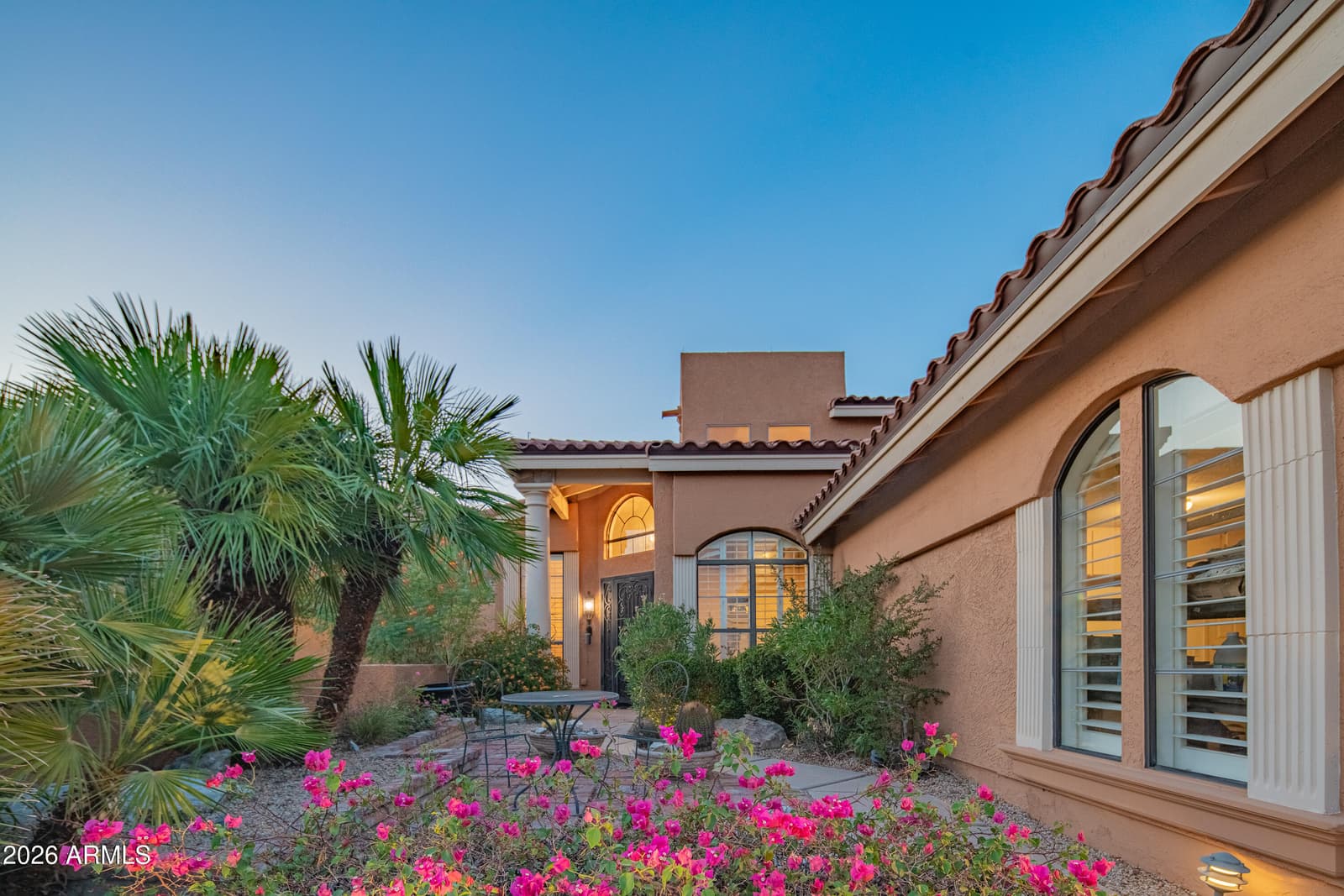 1054 E Shangri La Road, Phoenix, AZ 85020 — photo 3 of 35
