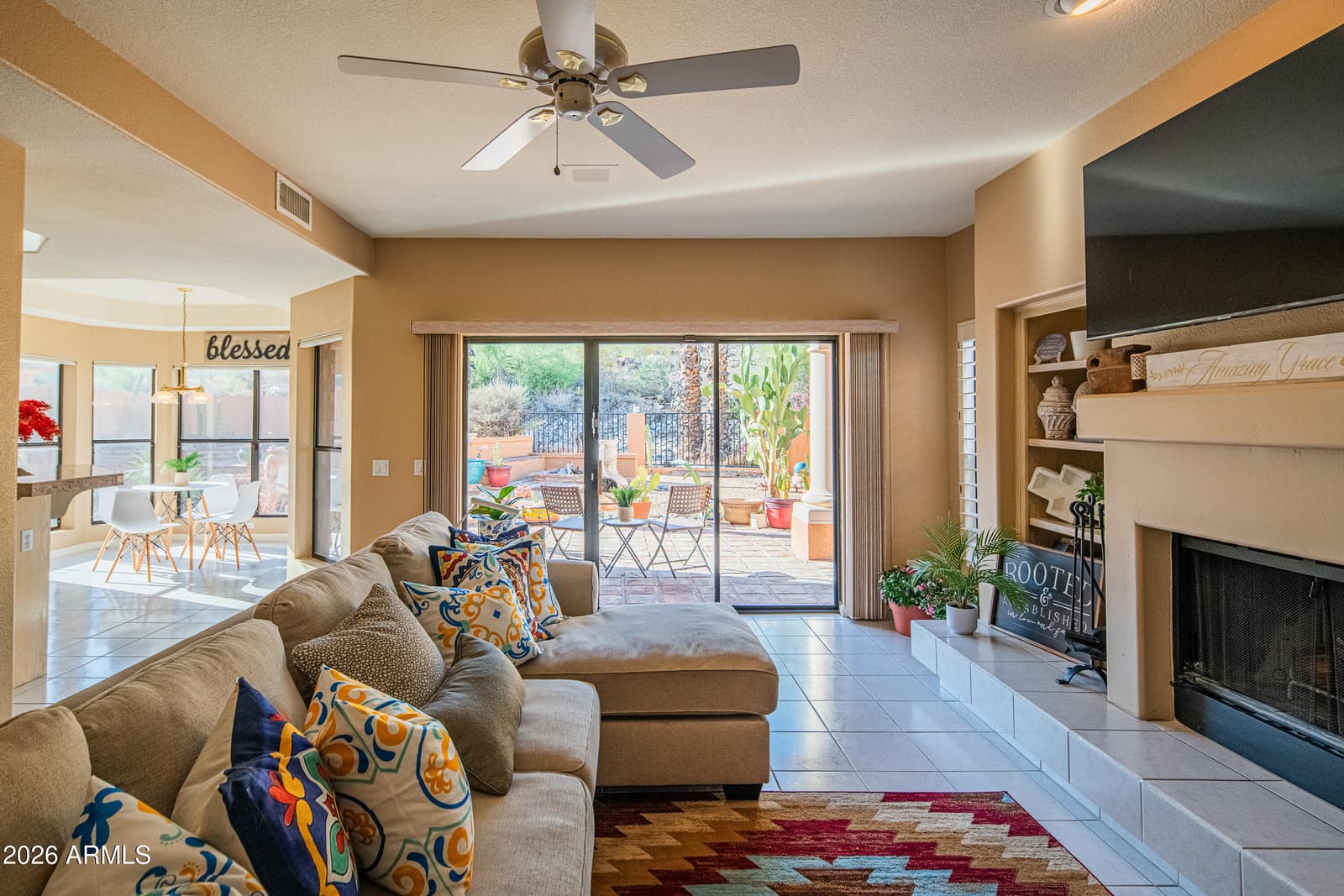 1054 E Shangri La Road, Phoenix, AZ 85020 — photo 8 of 35
