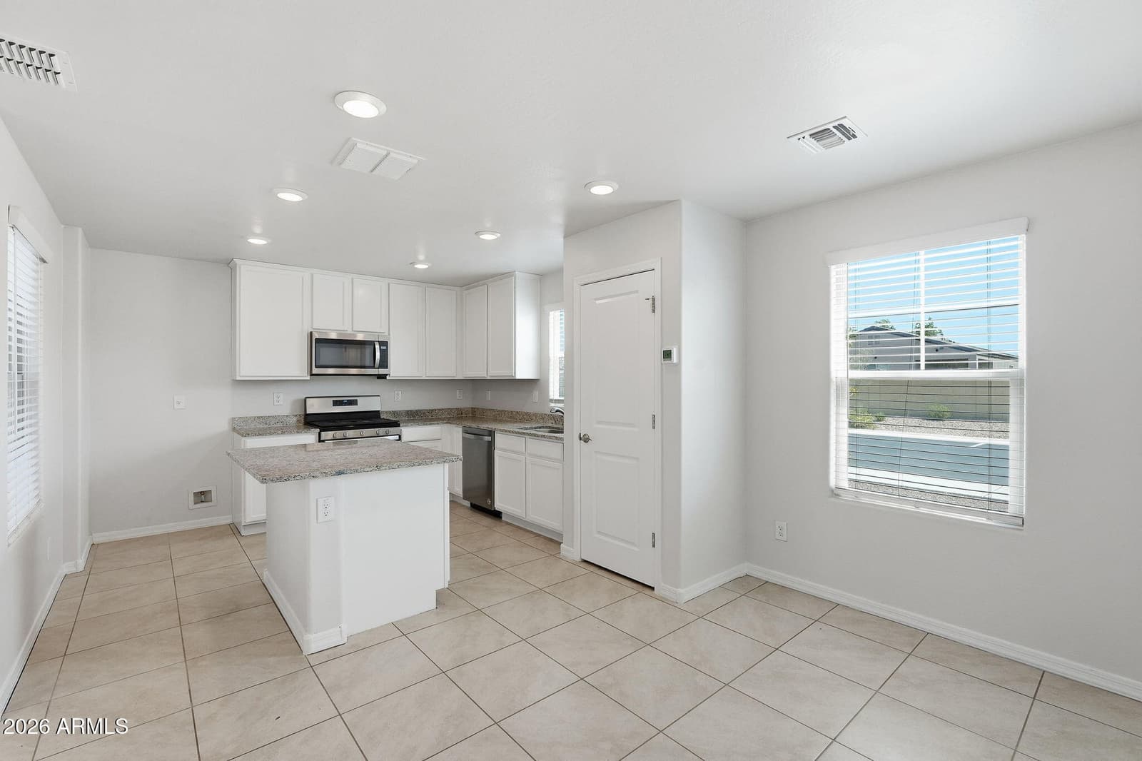 3935 S 82nd Drive, Phoenix, AZ 85043 — photo 9 of 37