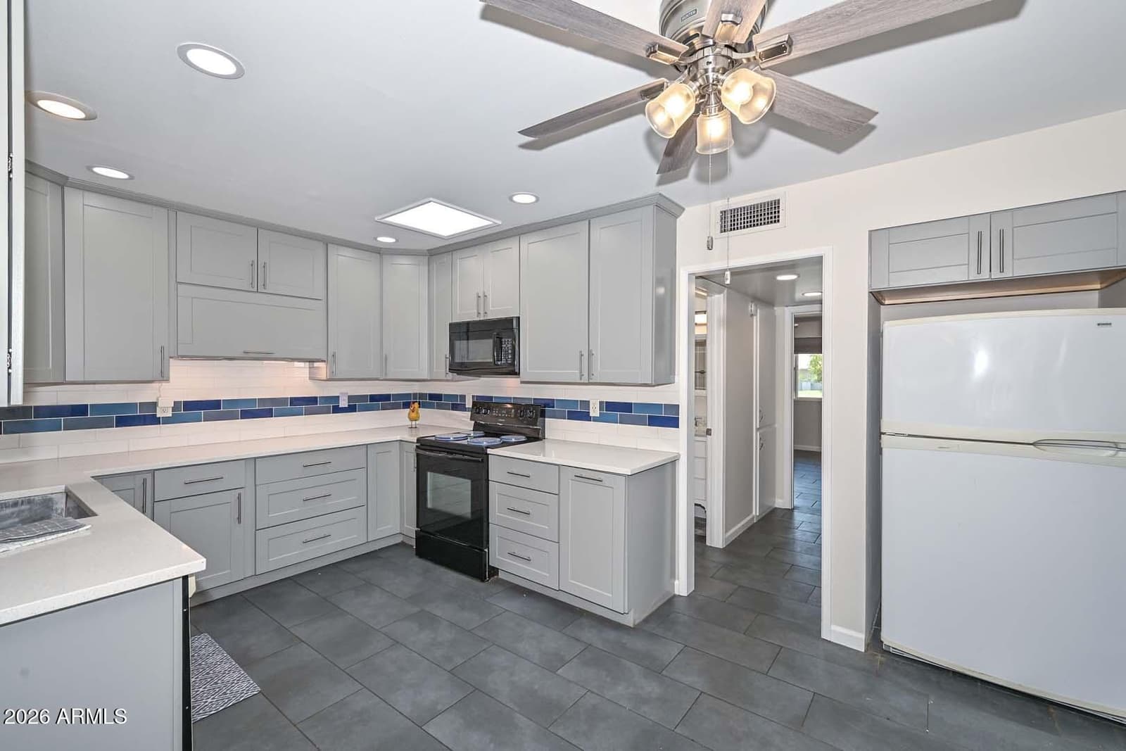 9237 N 111th Avenue, Sun City, AZ 85351 — photo 10 of 40