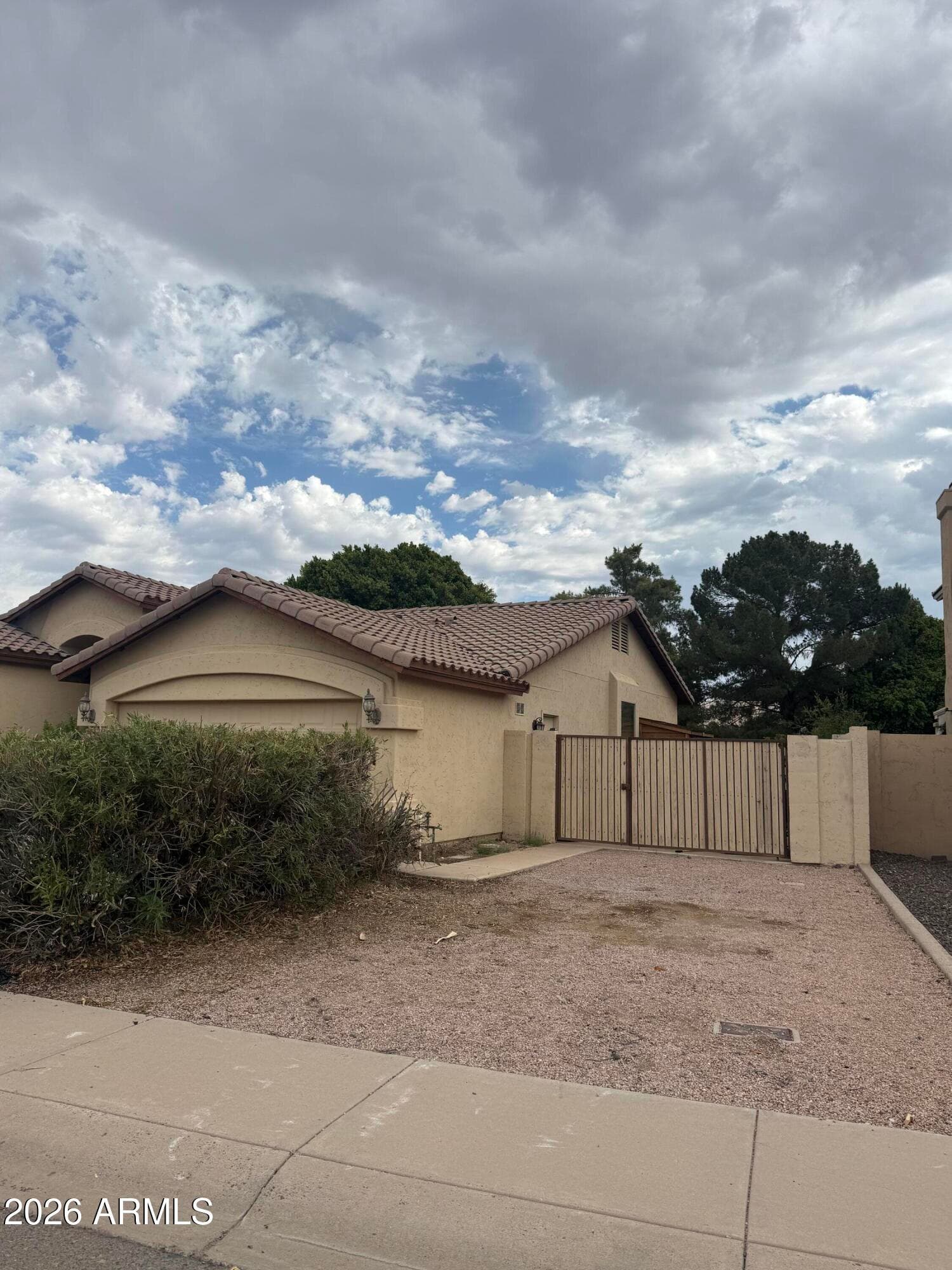 312 W Angela Drive, Phoenix, AZ 85023 — photo 2 of 21