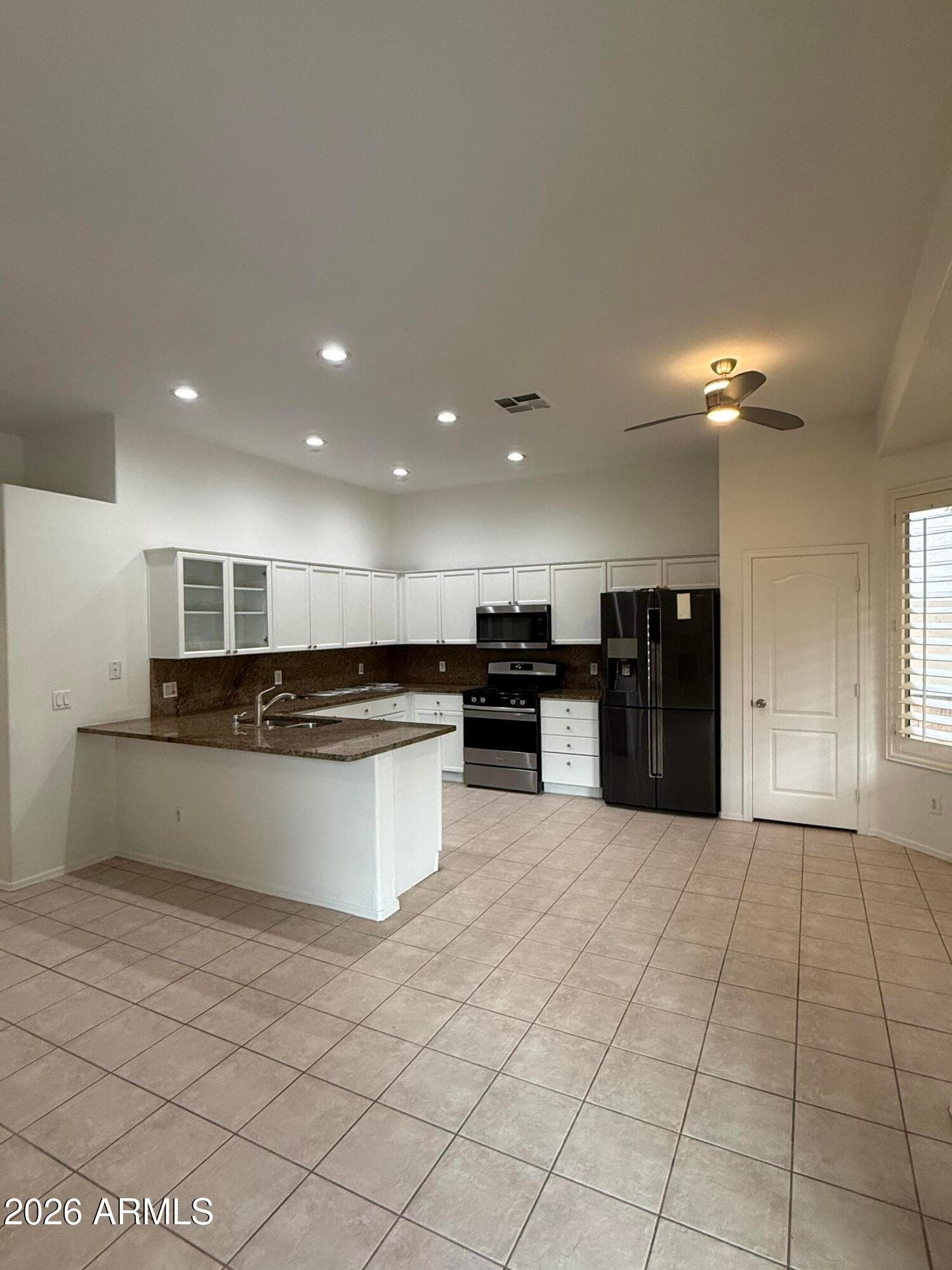 312 W Angela Drive, Phoenix, AZ 85023 — photo 6 of 21