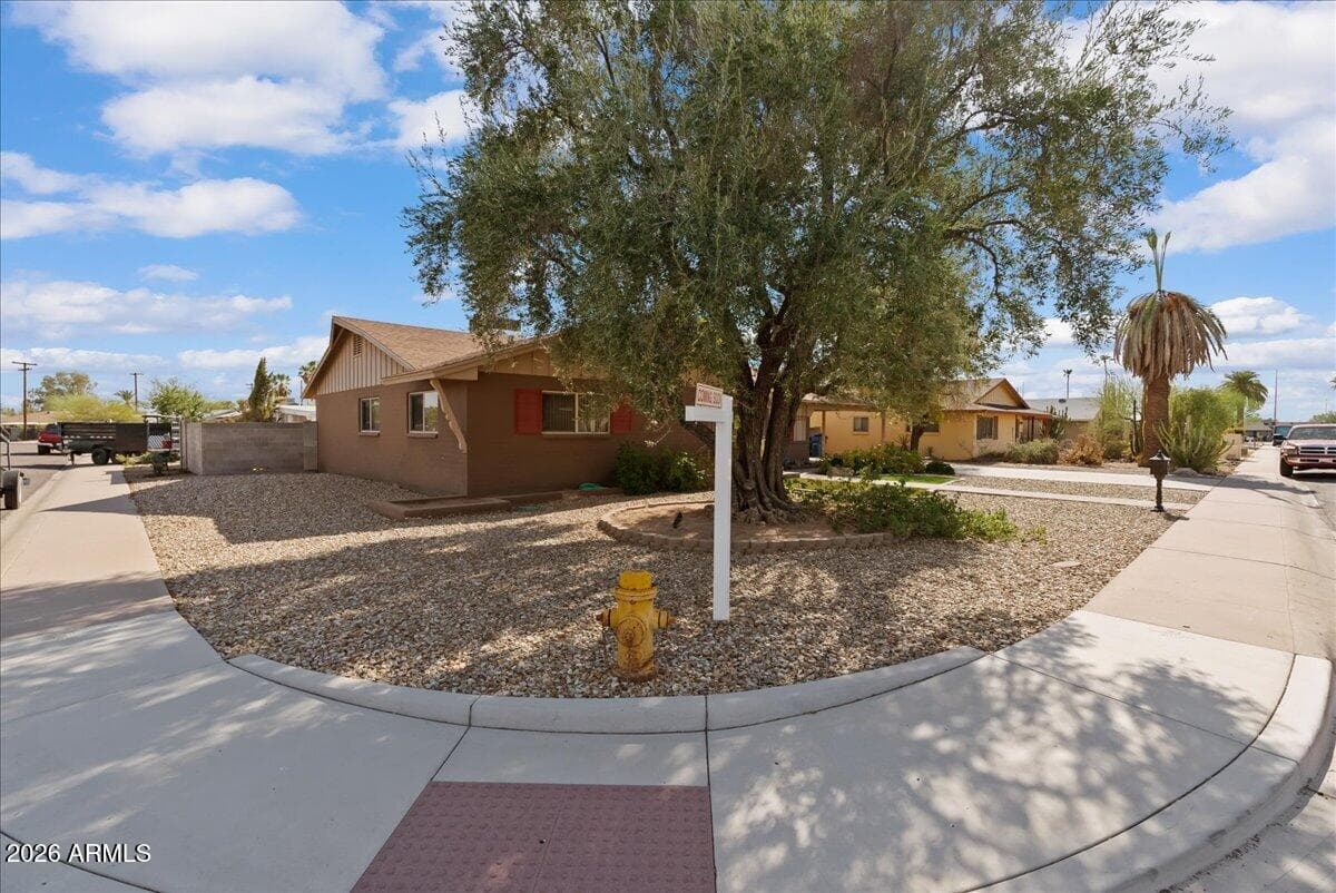 2301 W Saint John Road, Phoenix, AZ 85023 — photo 2 of 29