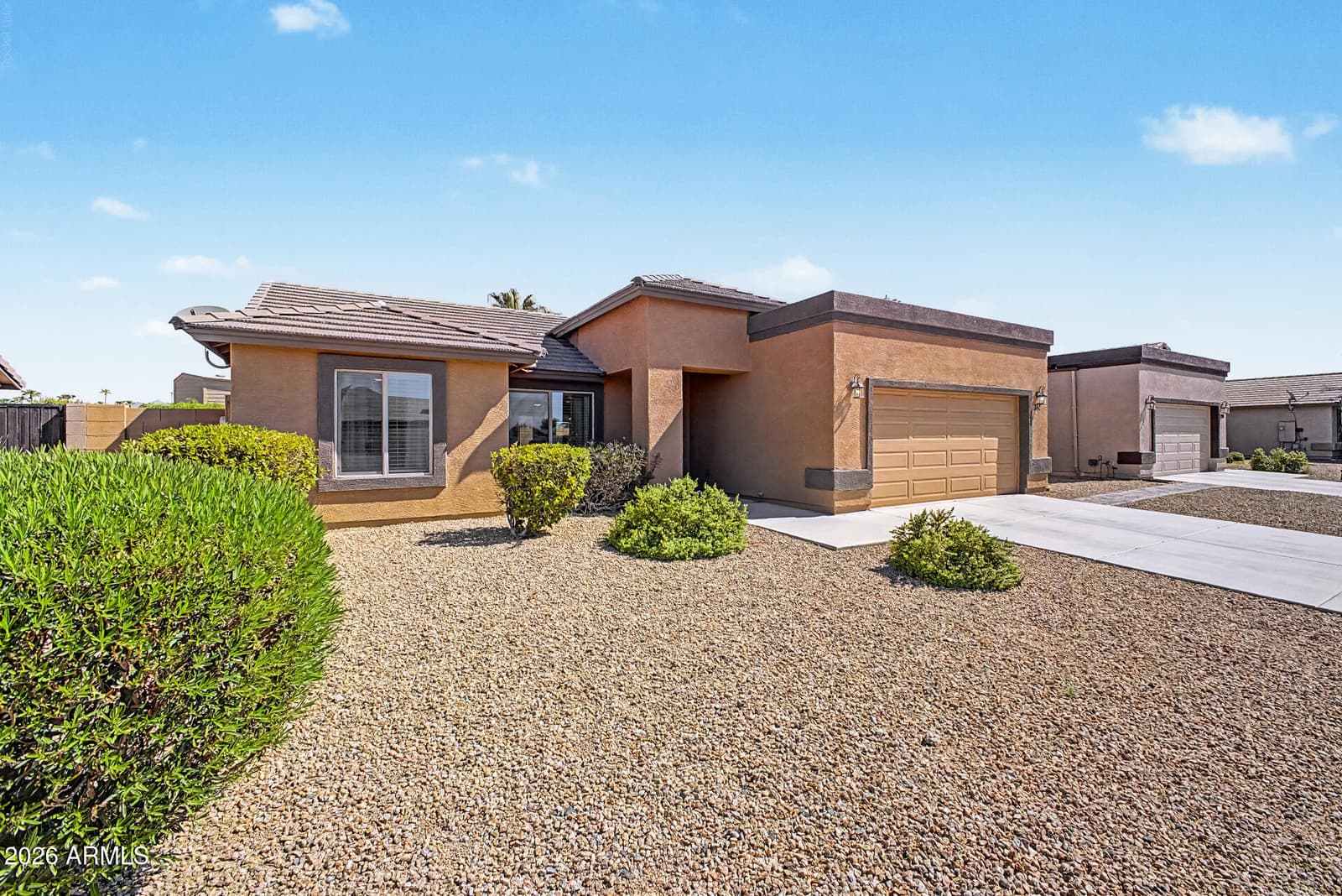 332 W 14th Avenue, Apache Junction, AZ 85120 — photo 4 of 33