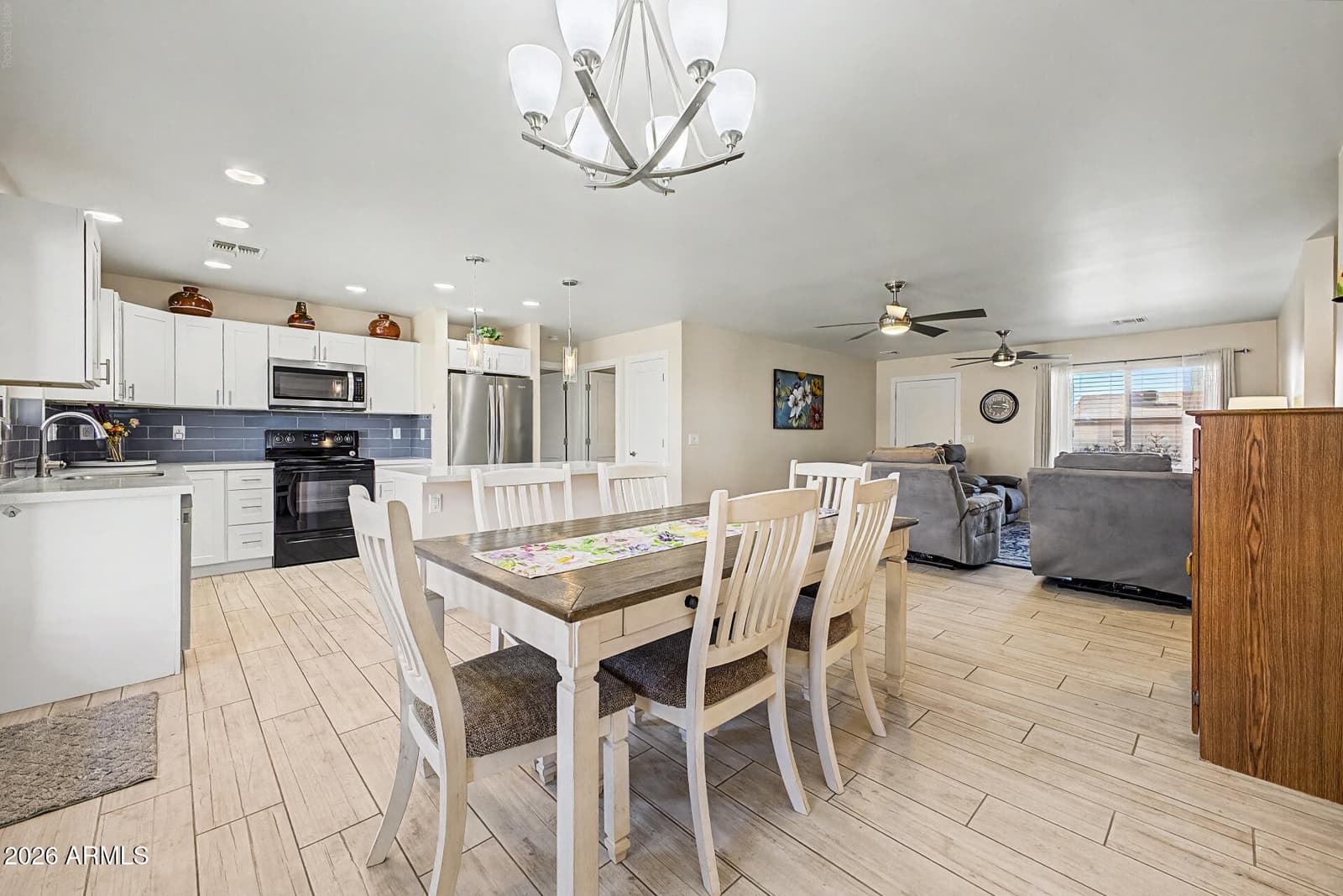 332 W 14th Avenue, Apache Junction, AZ 85120 — photo 9 of 33