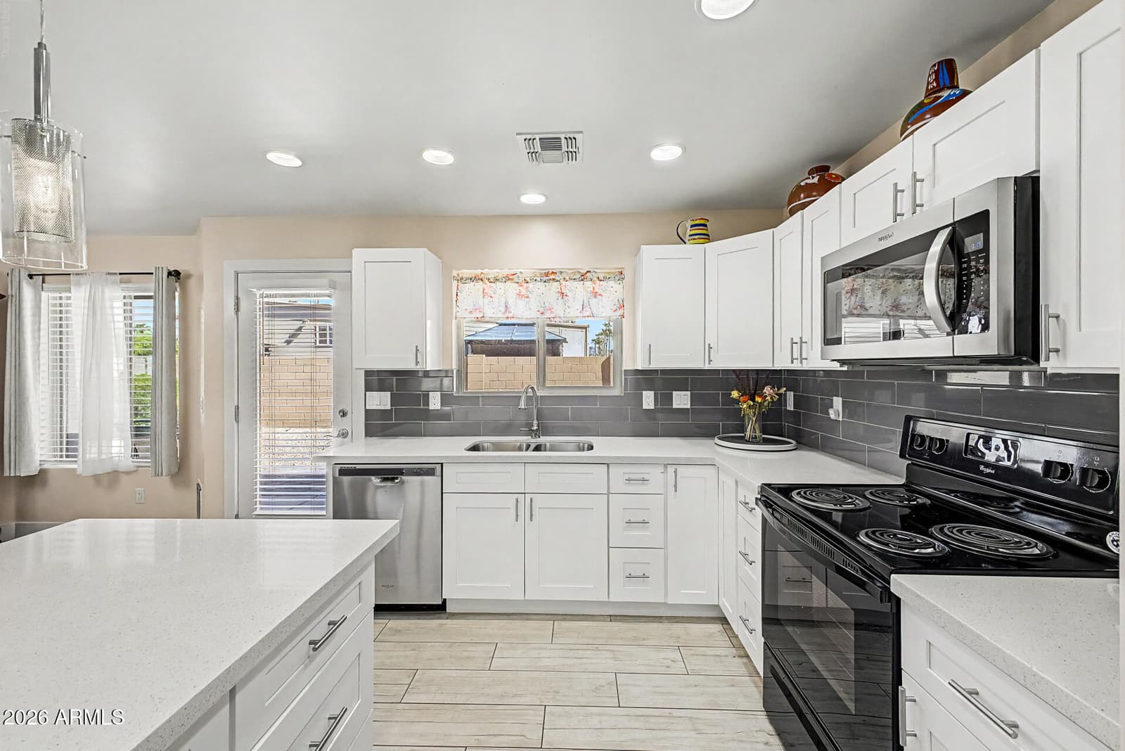 332 W 14th Avenue, Apache Junction, AZ 85120 — photo 11 of 33