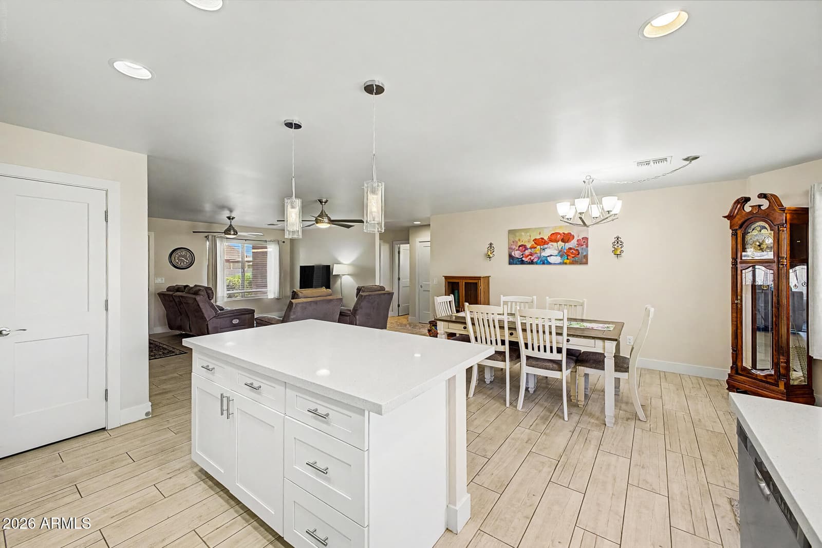 332 W 14th Avenue, Apache Junction, AZ 85120 — photo 13 of 33