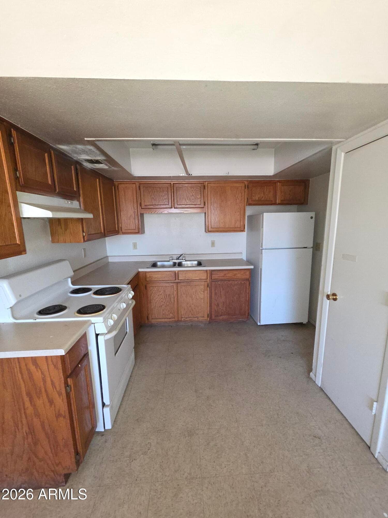 10436 N 37th Avenue, Phoenix, AZ 85051 — photo 5 of 13